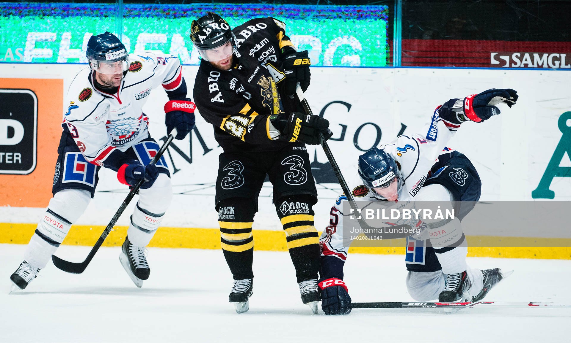 s Christian Sandberg  och Linköpings  Mattias Bäckman  i