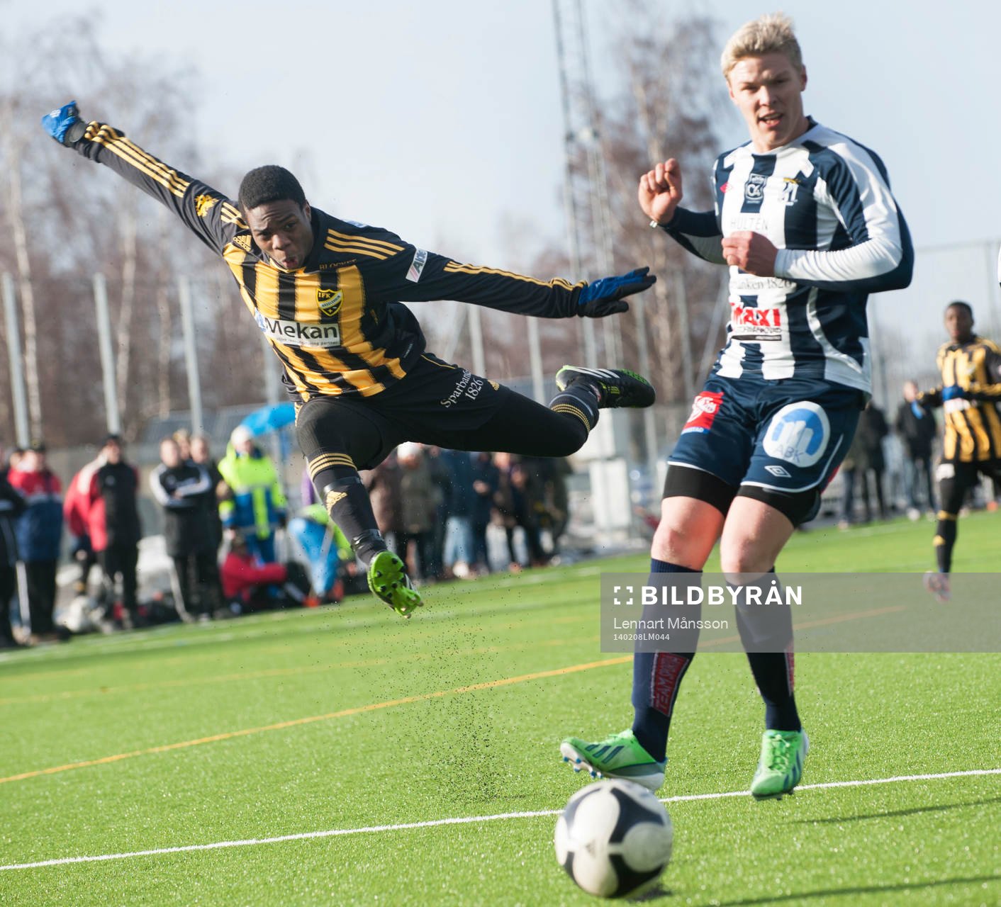 Hässleholms Edem Hetcheli i träningsmatchen i fotboll