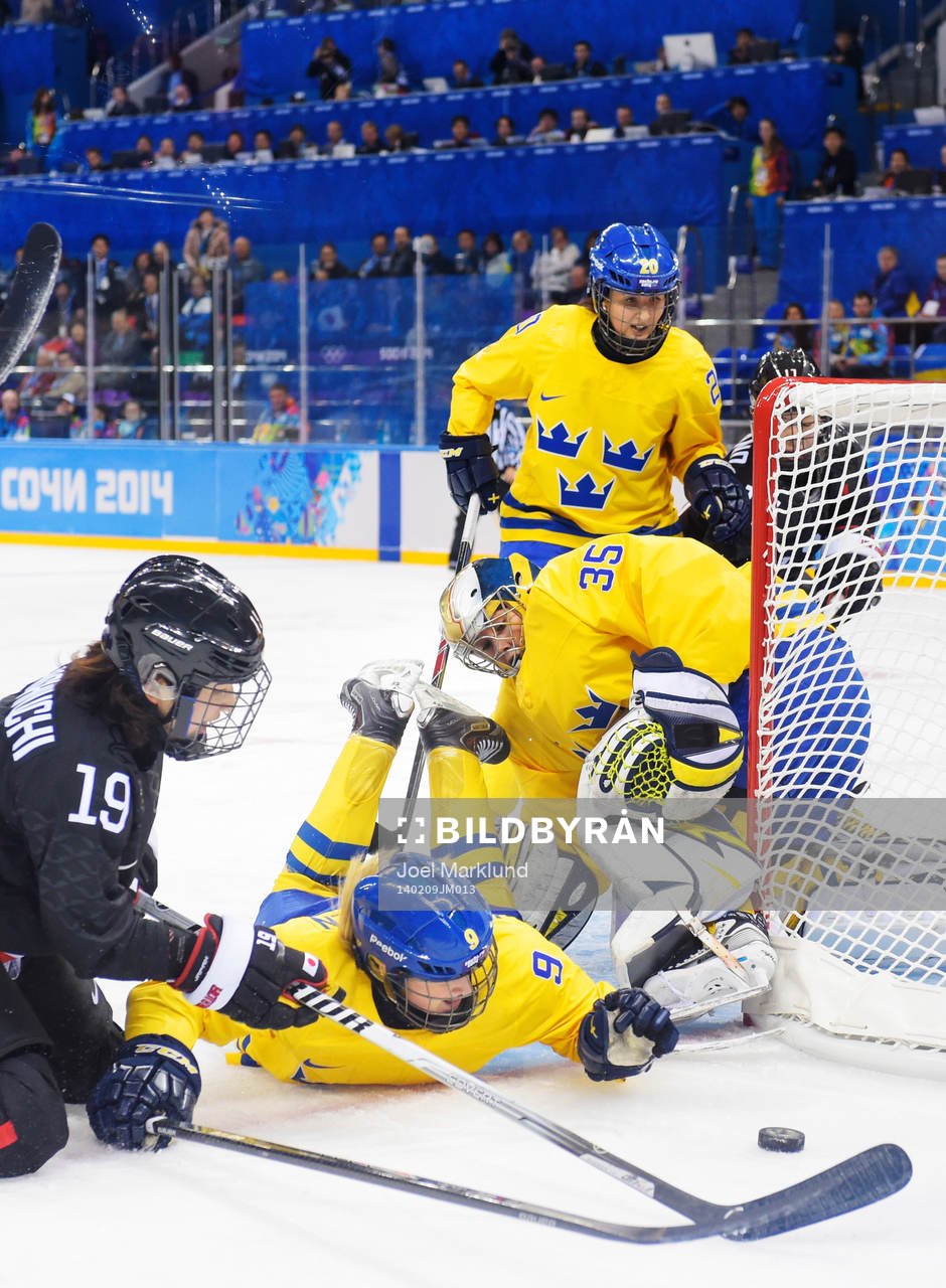 Japans Miho Shishiuchi oroar framför Sveriges Josefine