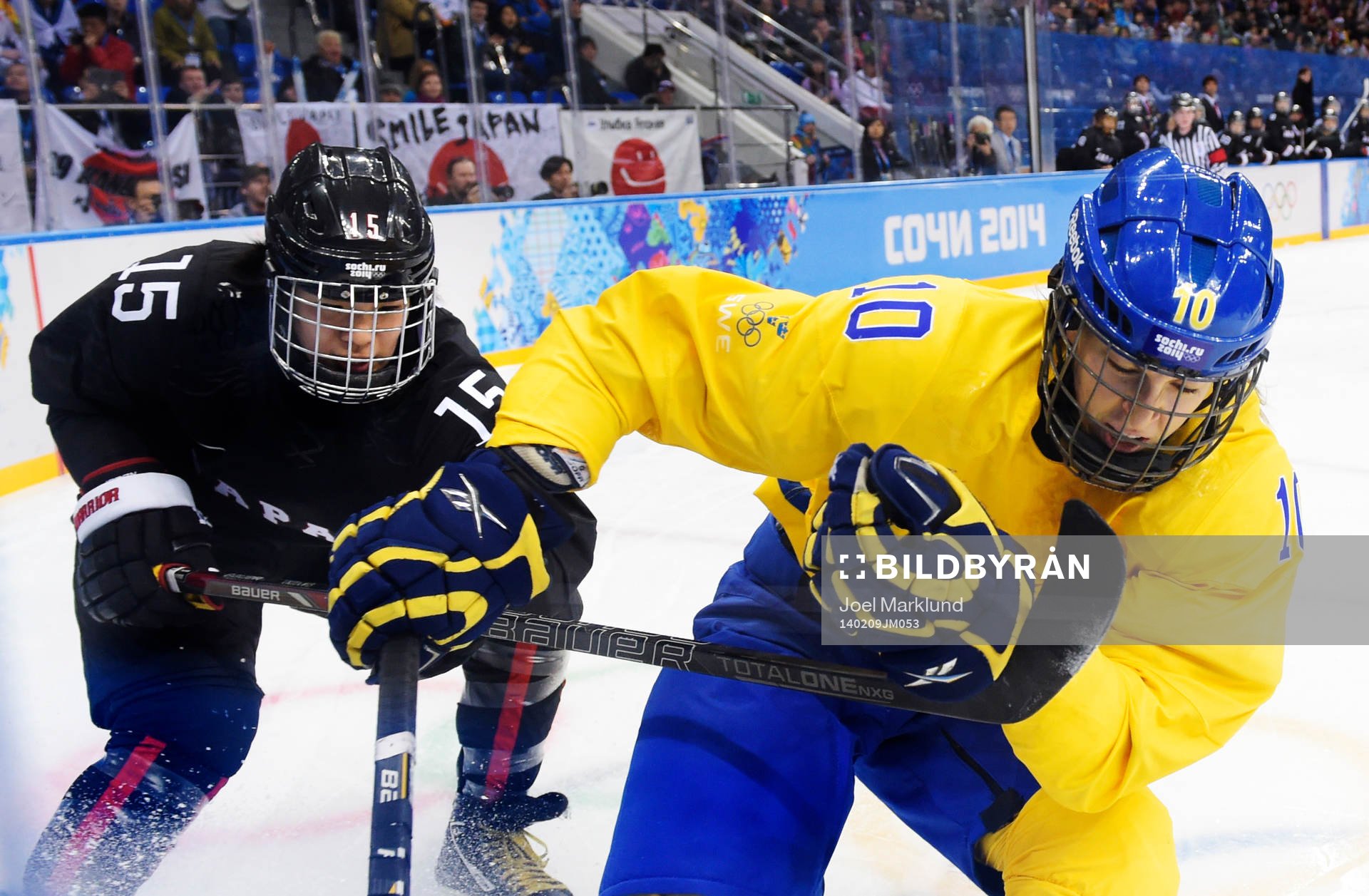 Japans Rui Ukita och Sveriges Emilia Andersson i en duell