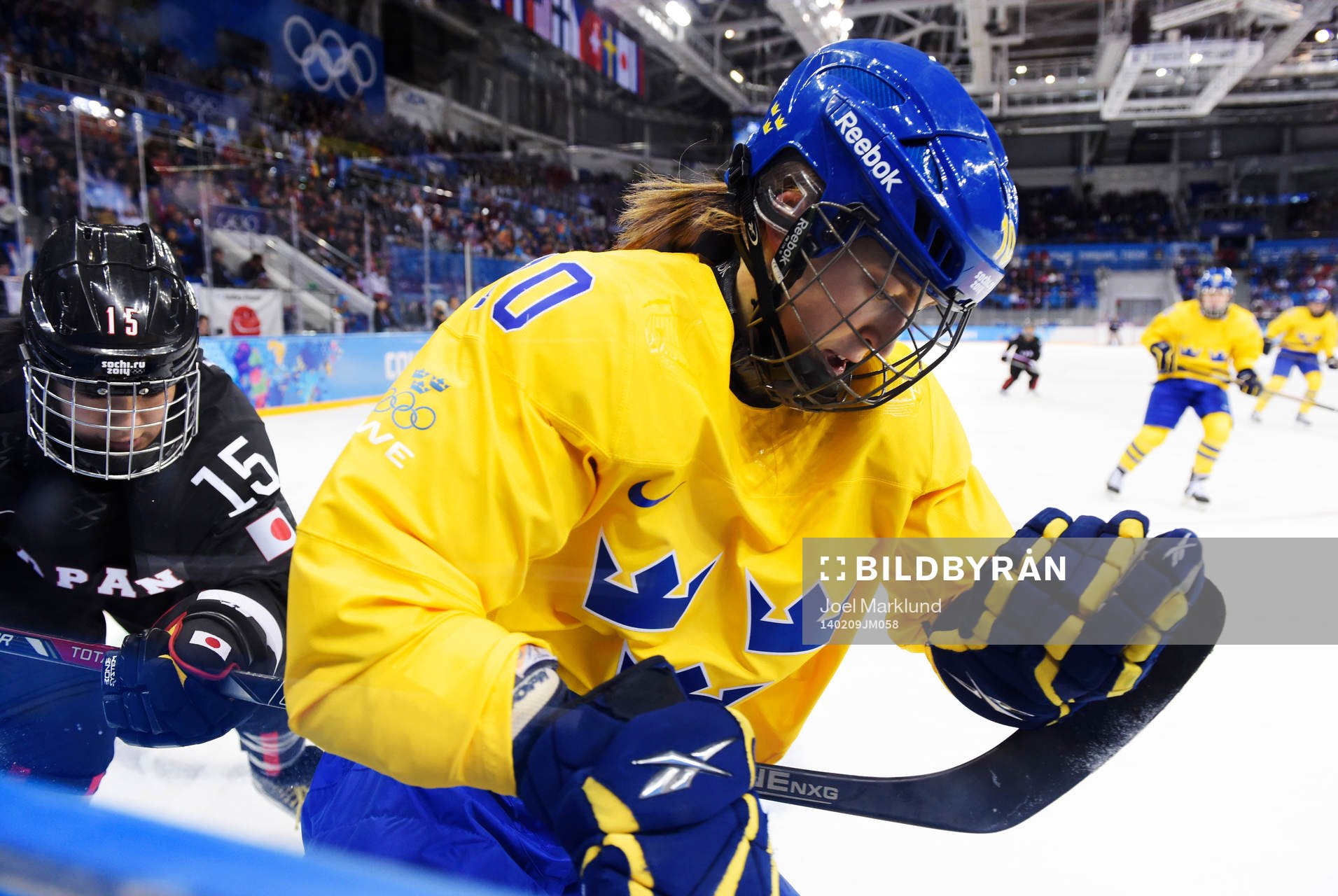 Japans Rui Ukita och Sveriges Emilia Andersson i en duell