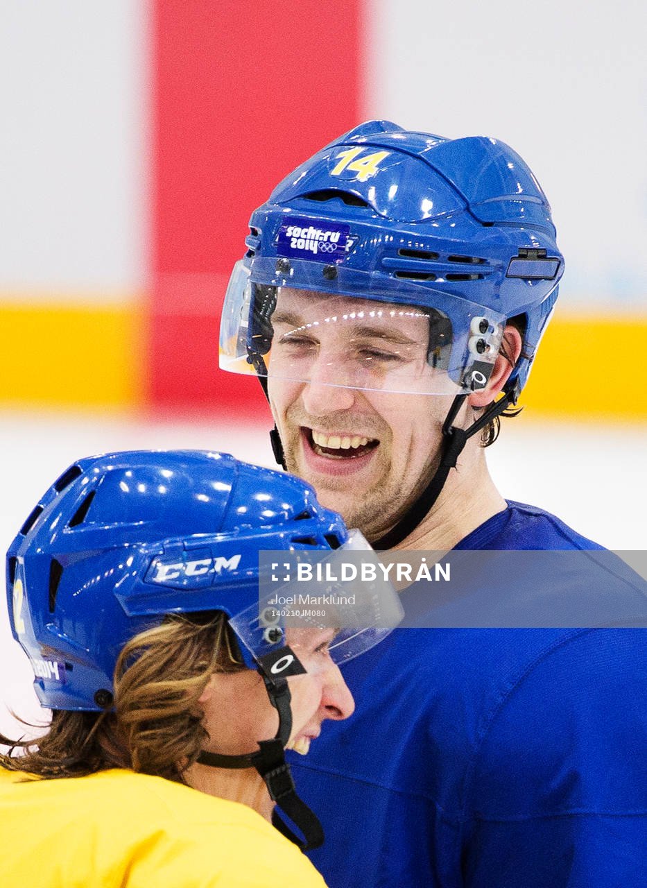 Carl Hagelin och Patrik Berglund skrattar