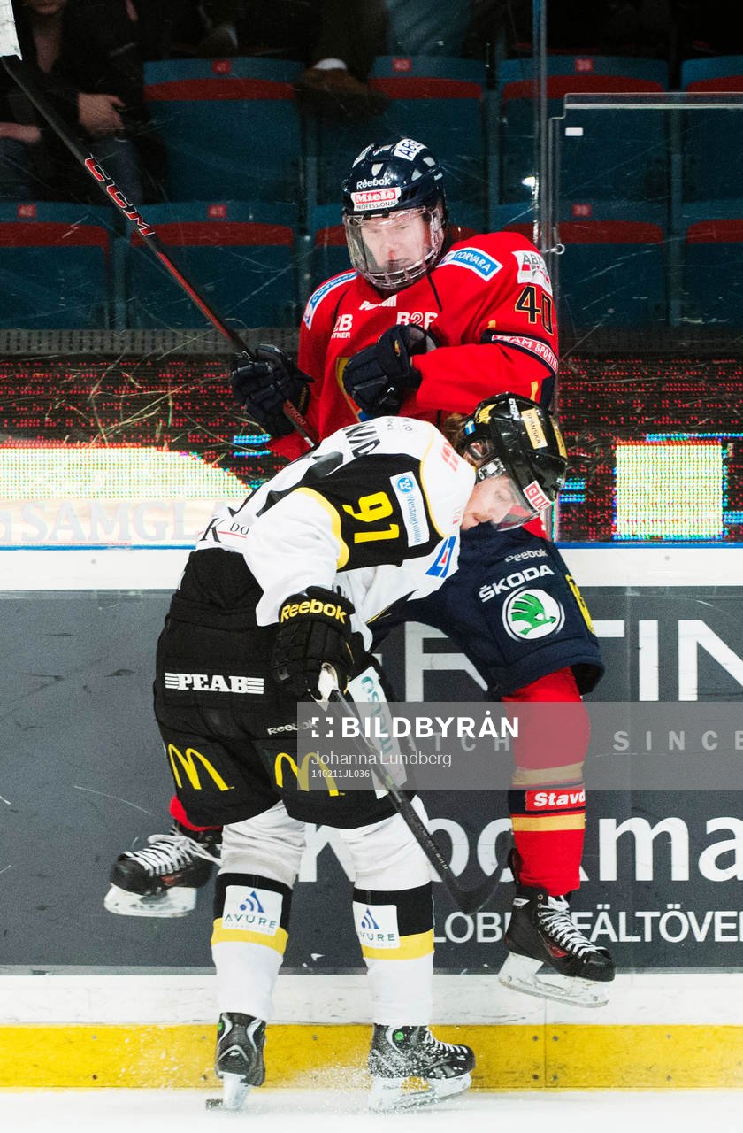 Djurgårdens Mattias Kalin  trycks till av Västerås