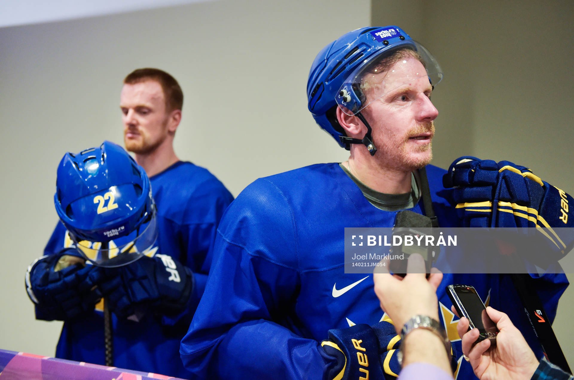 Daniel Sedin och Daniel Alfredsson blir intervjuade