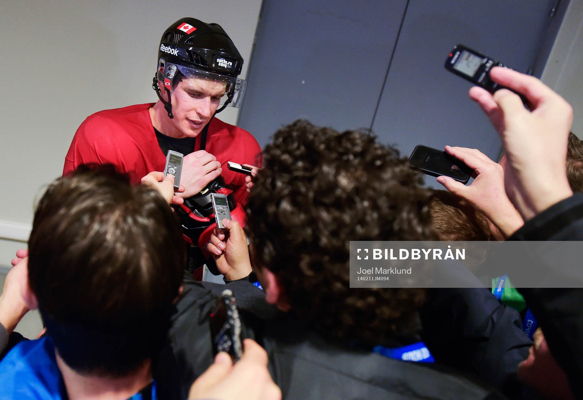 Sidney Crosby blir intervjuad av media