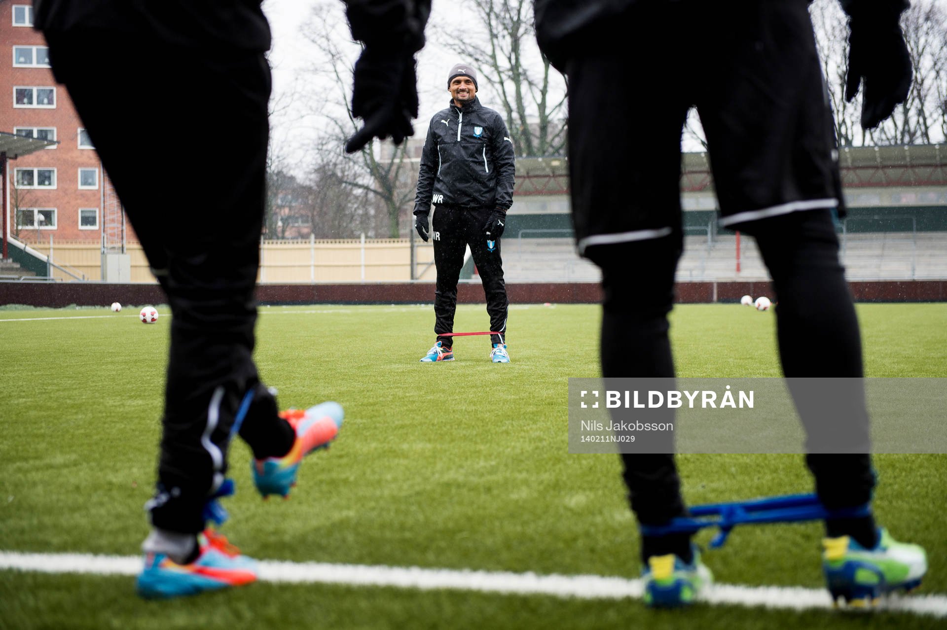 Malmö FFs fystränare Wilner Registre övervakar spelarna