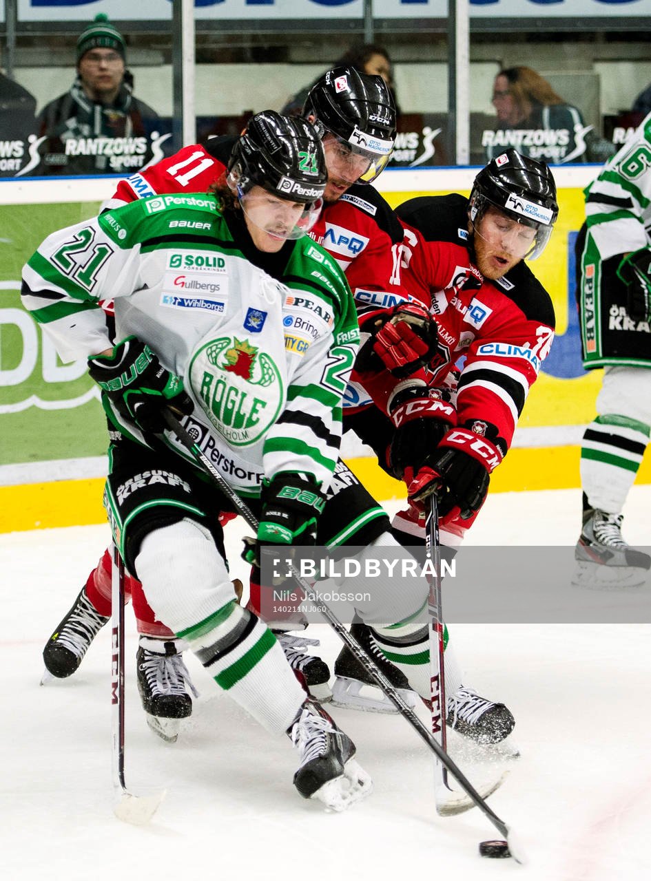 Rögles Emil Modin och Malmö Redhawks Joey Tentute, David