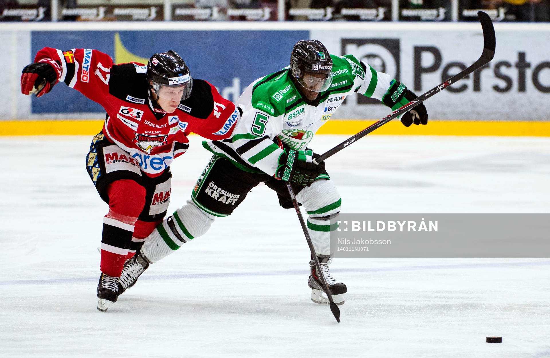 Malmö Redhawks Daniel Viksten och Rögle Eric Persson