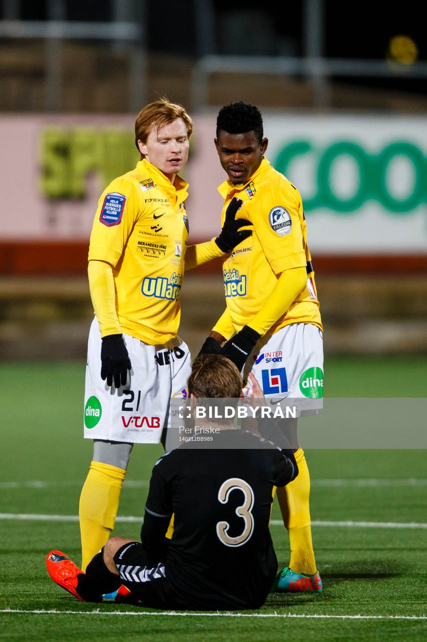 Falkenbergs Dan Keat och Godsway Donyoh reagerar mot Gais