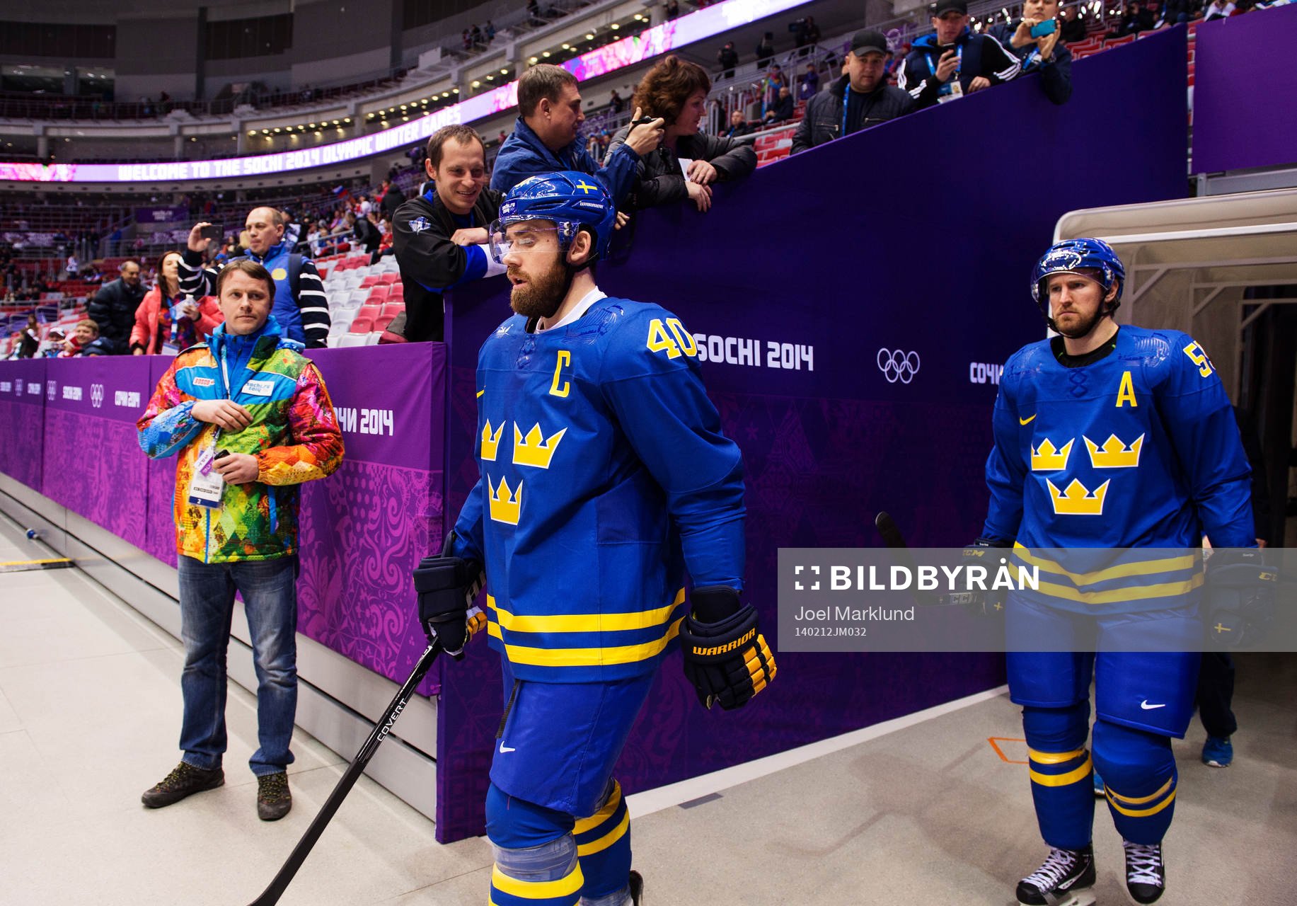 Sveriges Henrik Zetterberg och Niklas Kronwall på väg in