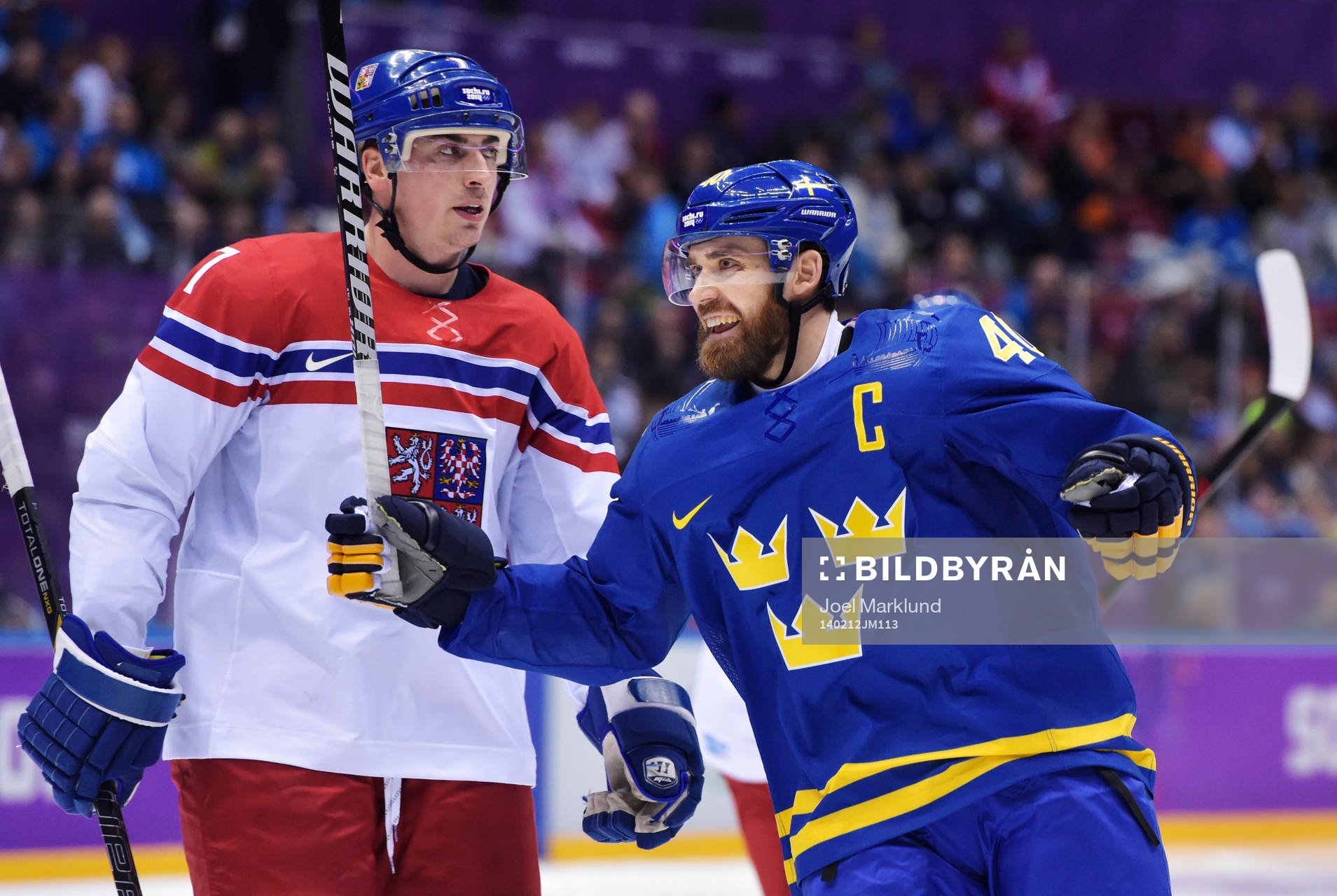 Tjeckiens Tomas Kaberle deppar när Sveriges Henrik