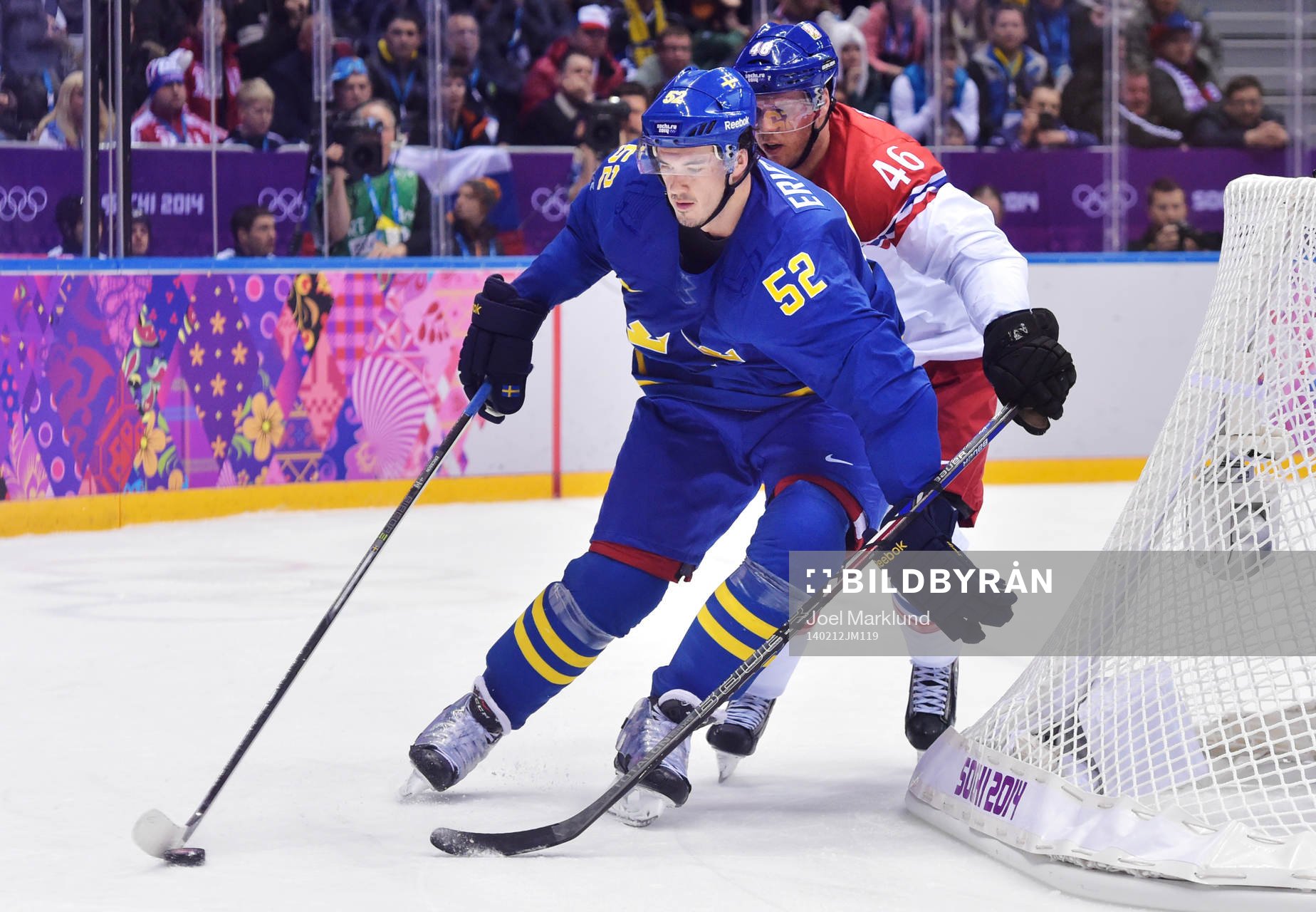 Sveriges Jonathan Ericsson håller undan Tjeckiens David