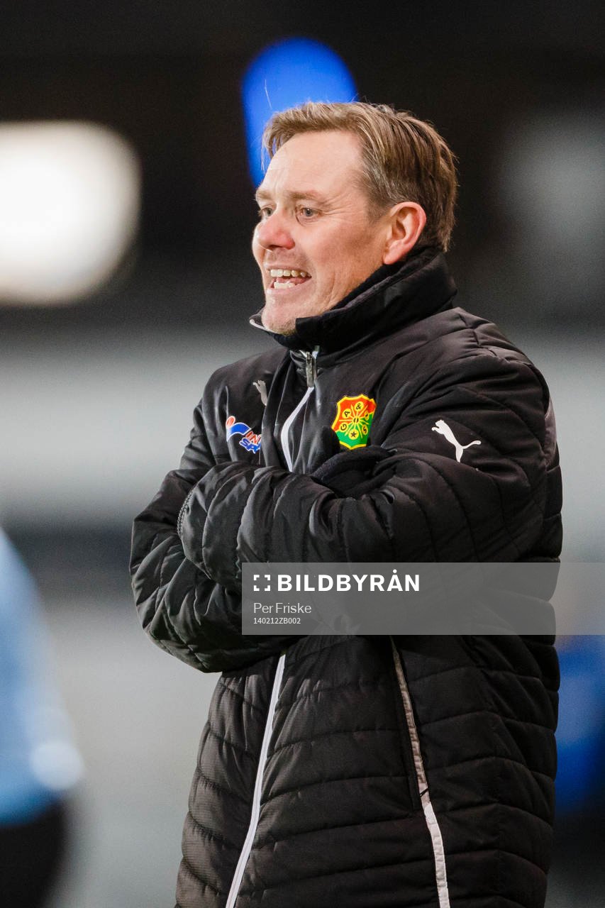 Gais tränare Thomas Askebrand reagerar