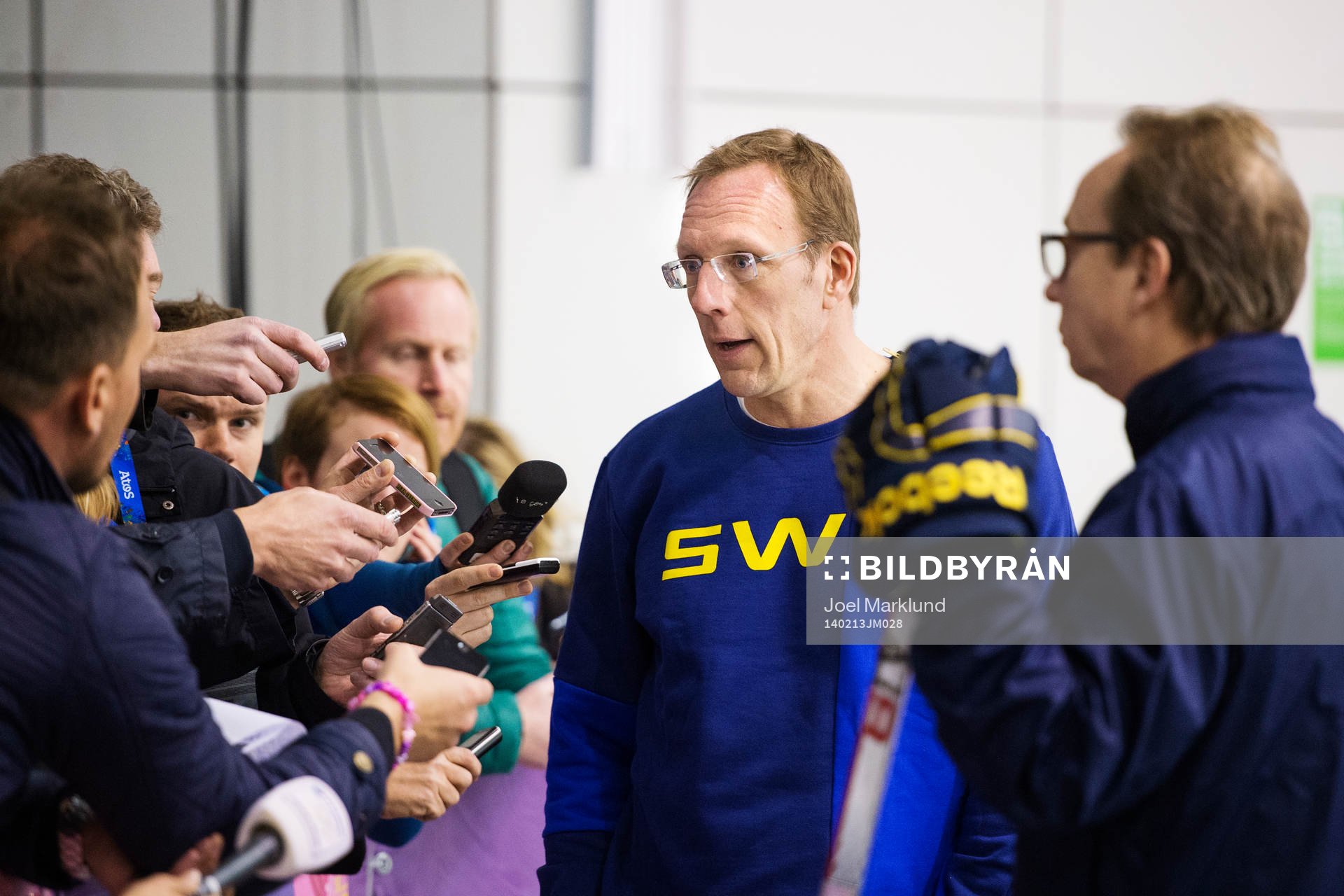 Björn Waldebäck, läkare, uttalar sig för media på
