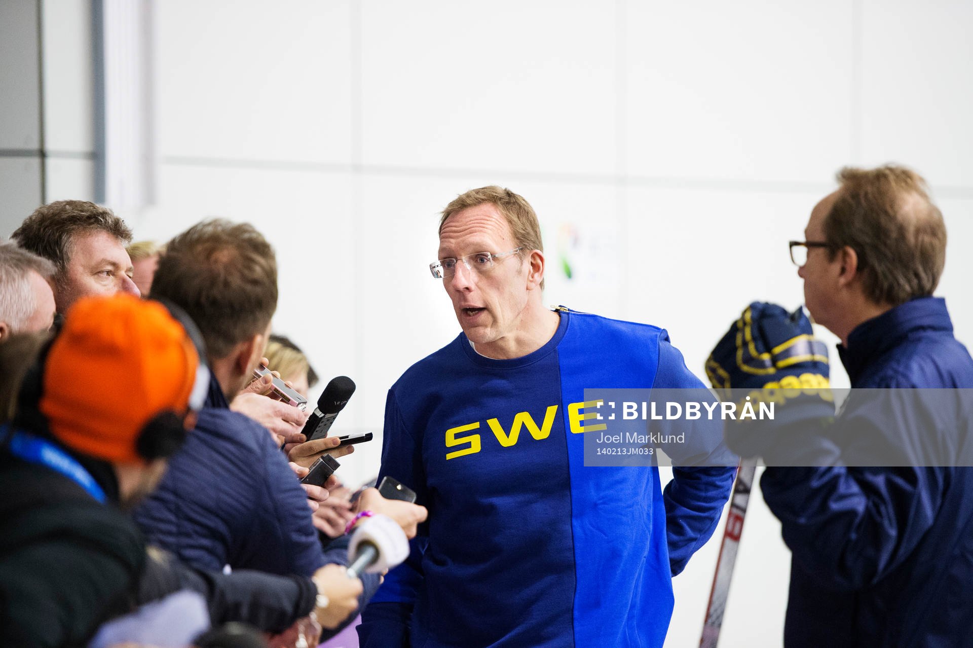 Björn Waldebäck, läkare, uttalar sig för media på