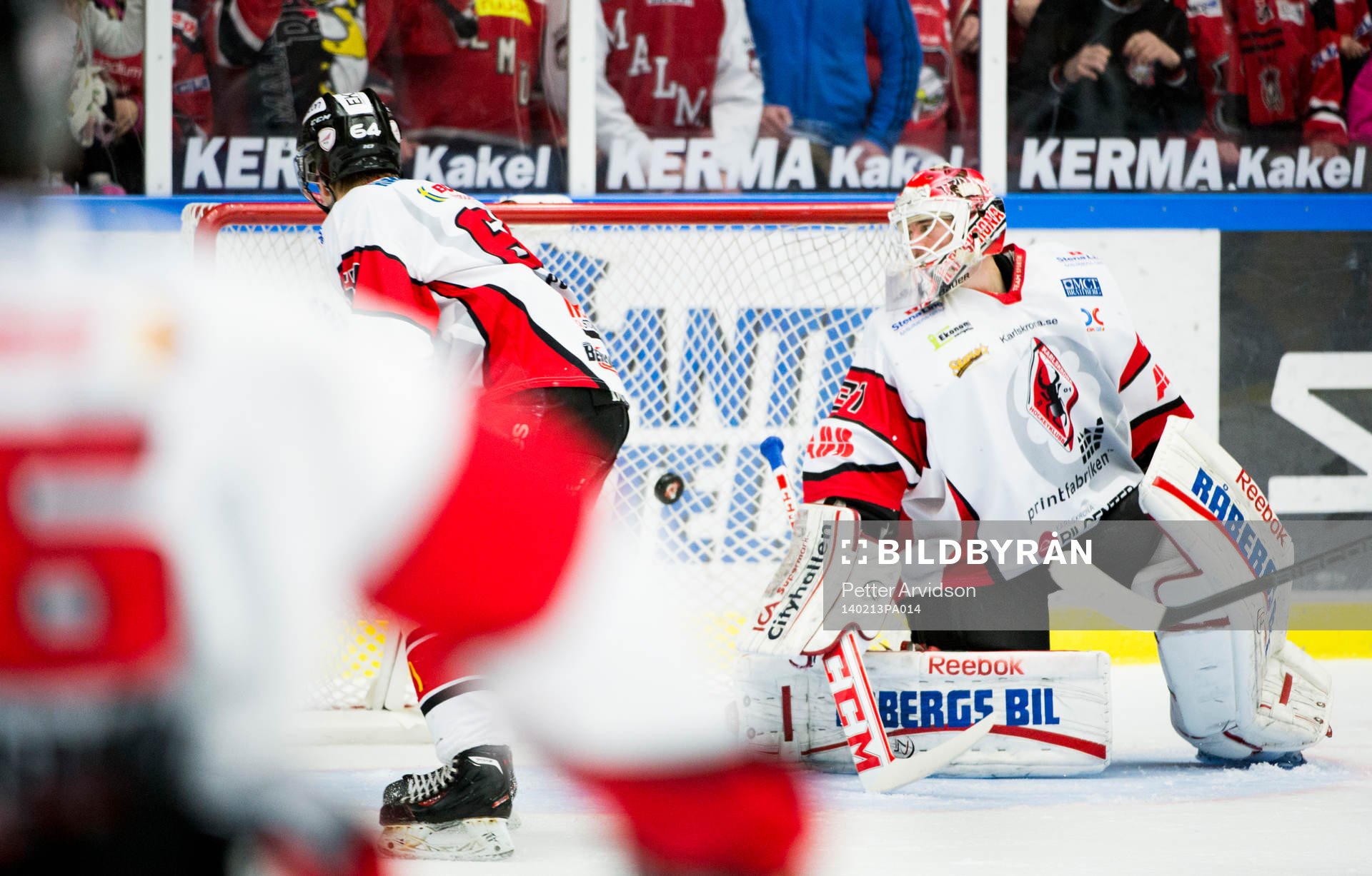 Malmö Redhawks Fredrik Storm gör 1-0 bakom Karlskronas