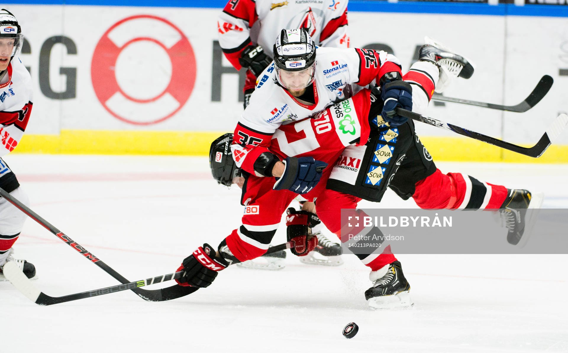 Karlskronas Austin Block ovanpå Malmö Redhawks Henrik