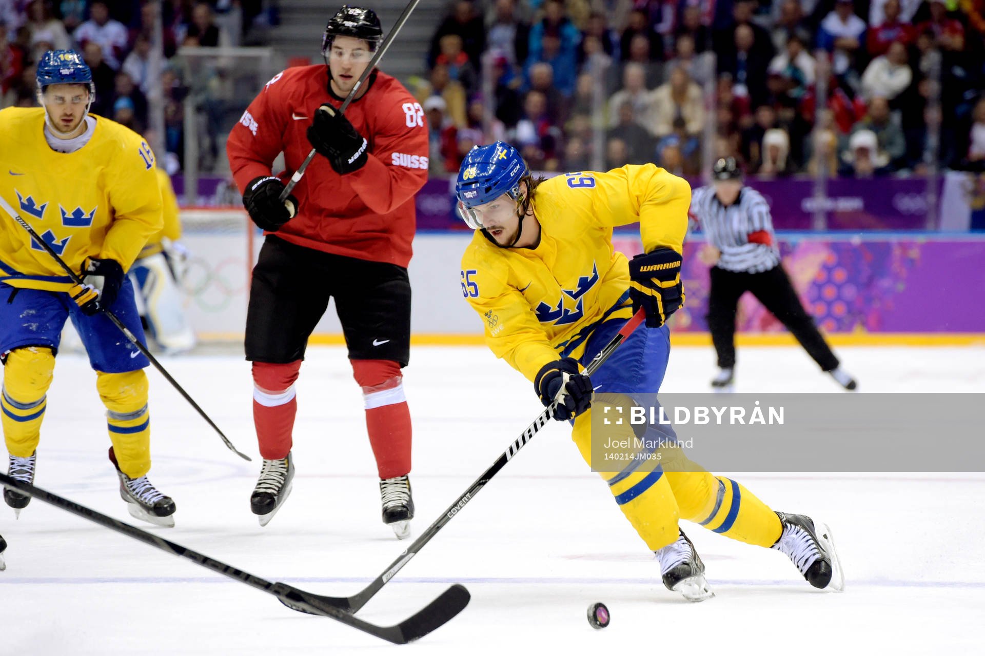 Sveriges Erik Karlsson skjuter