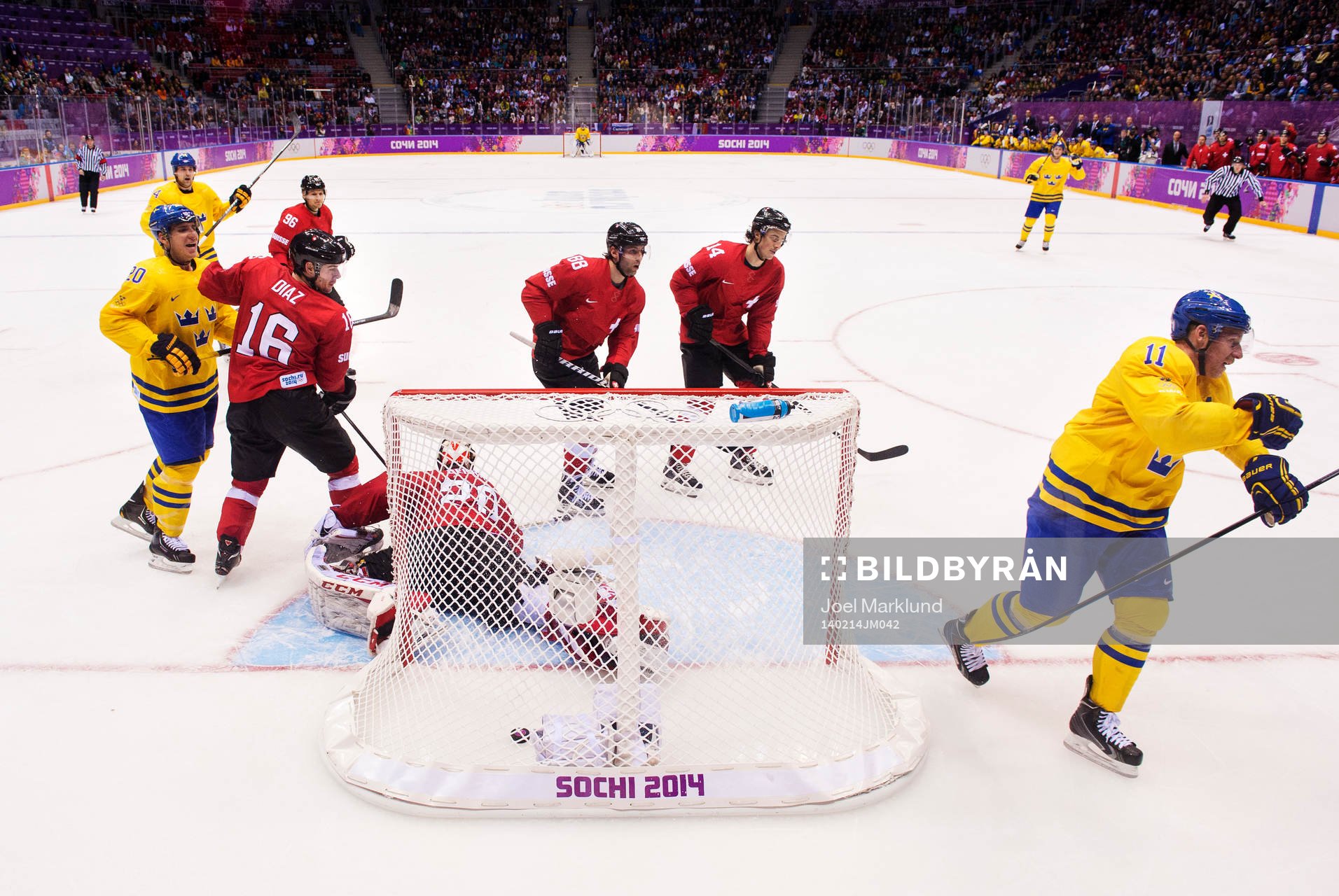 Sveriges Daniel Alfredsson jublar