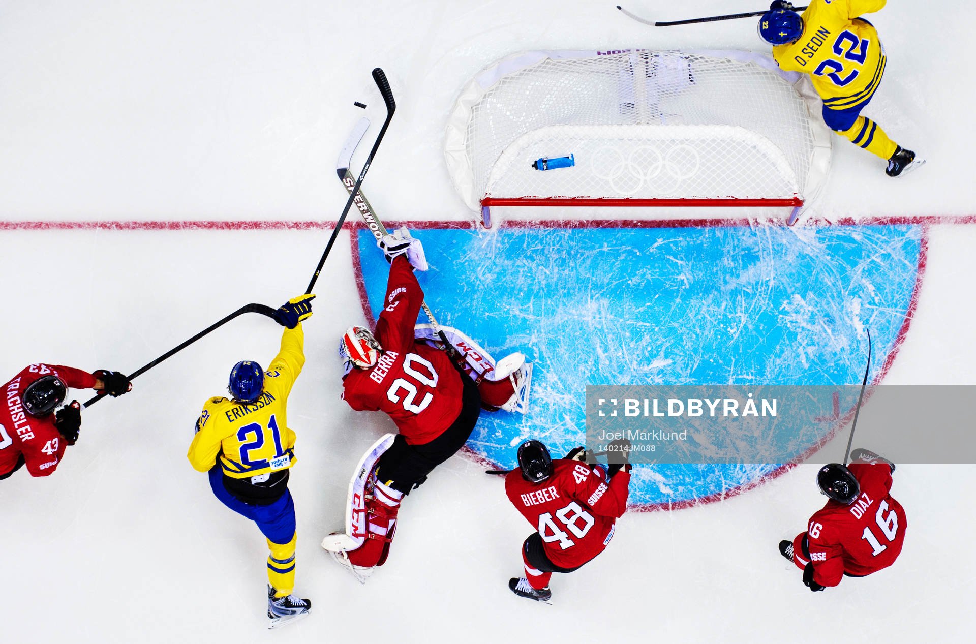 Sveriges Loui Eriksson och Daniel Sedin oroar framför