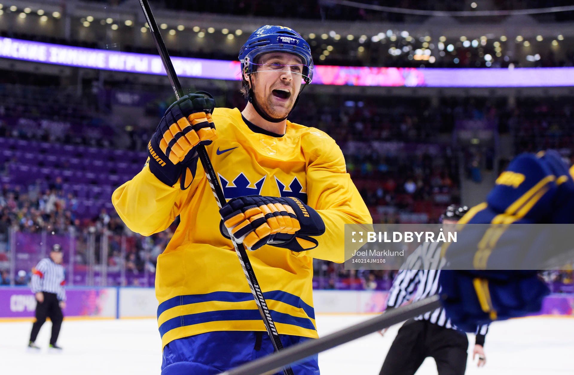 Sveriges Patrik Berglund jublar