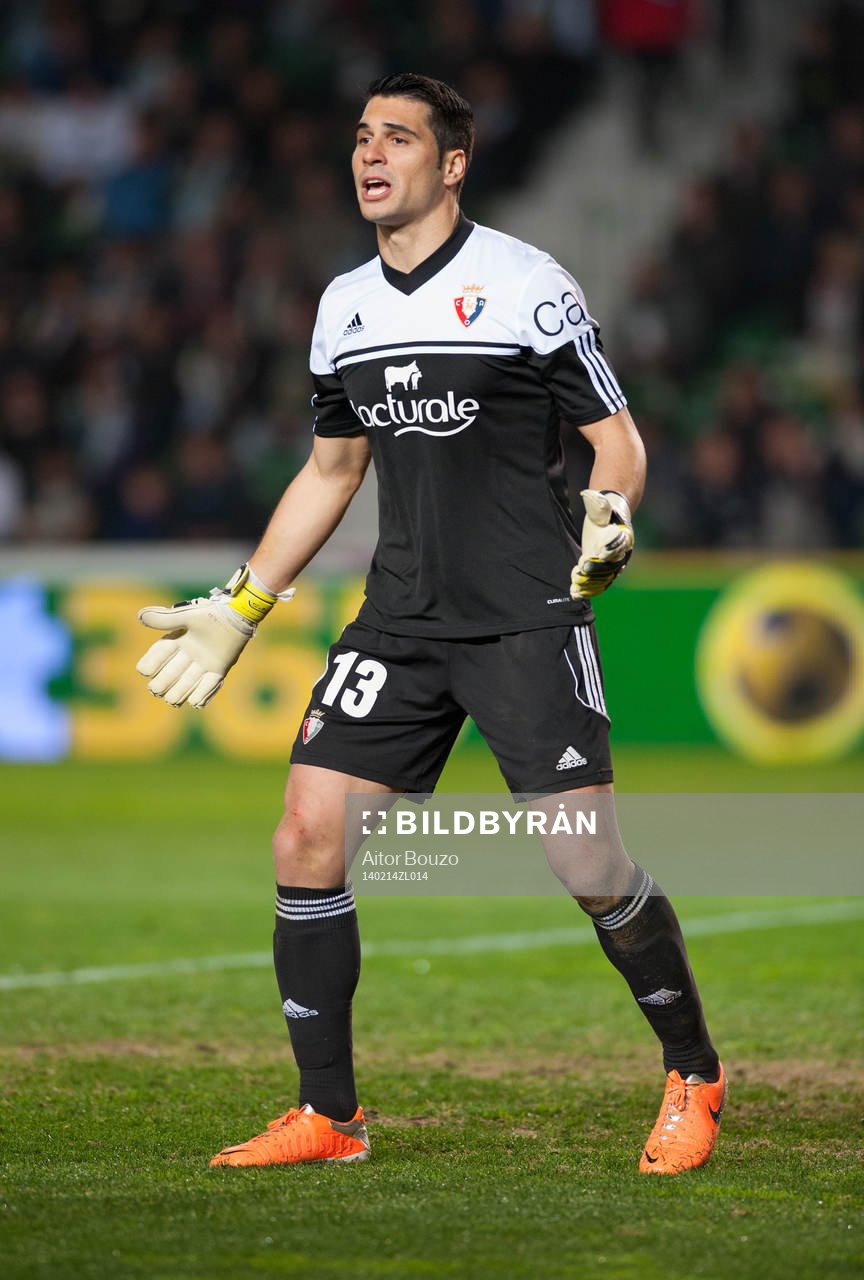 ELCHE, ESPANA - 14 DE FEBRERO: Andres Fernandez durante el