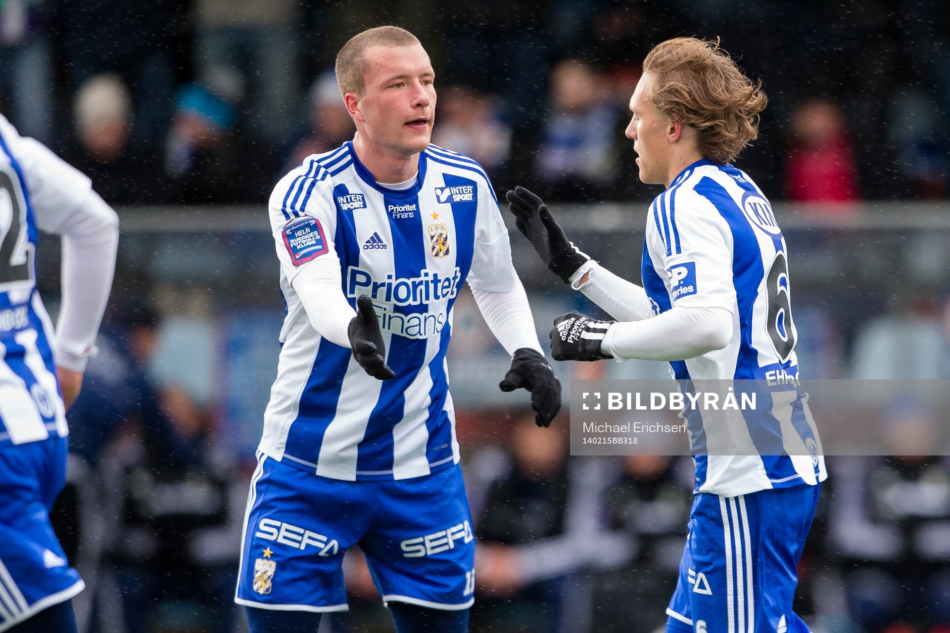 IFK Göteborgs Jakob Johansson gratulerar Ludwig