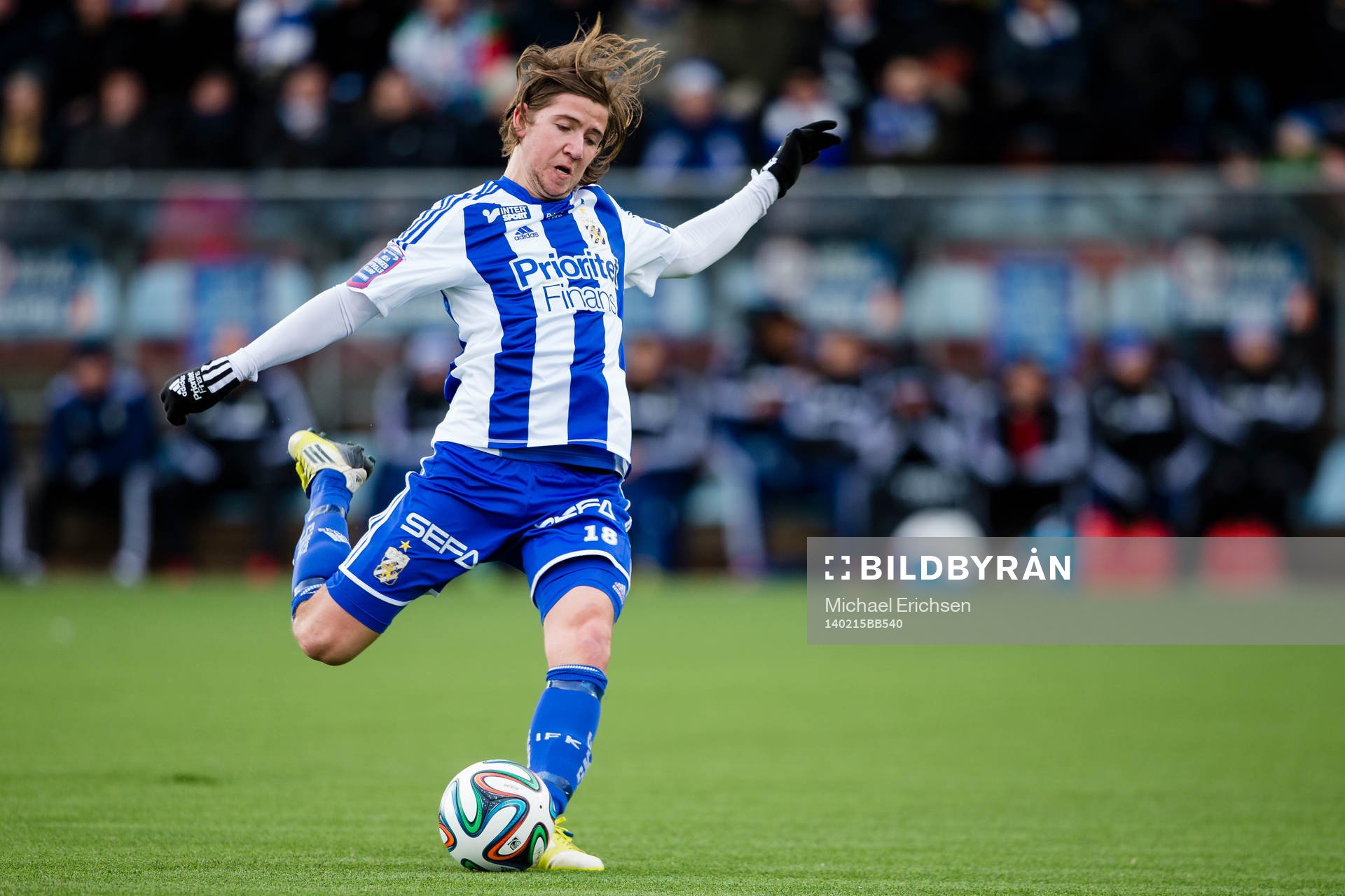 IFK Göteborgs Darijan Bojanic skjuter en frispark