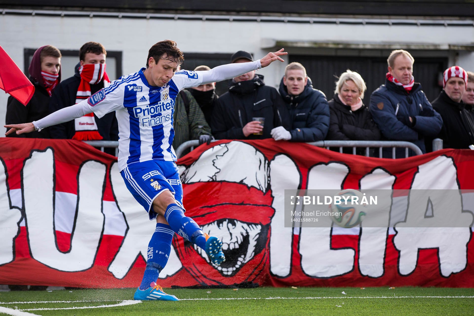 IFK Göteborgs Martin Smedberg-Dalence slår en hörna