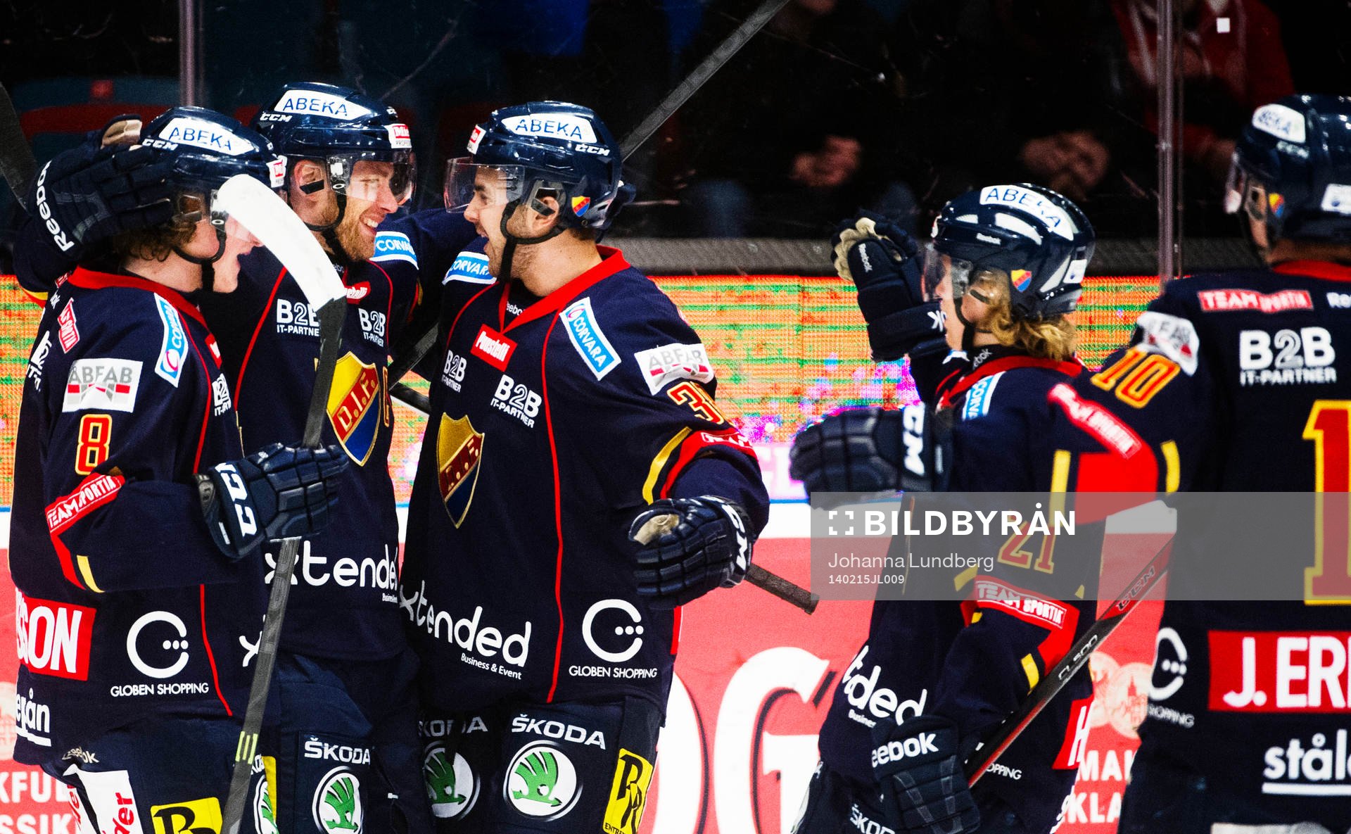Djurgårdens Timmy Pettersson  jublar med lagkamrater