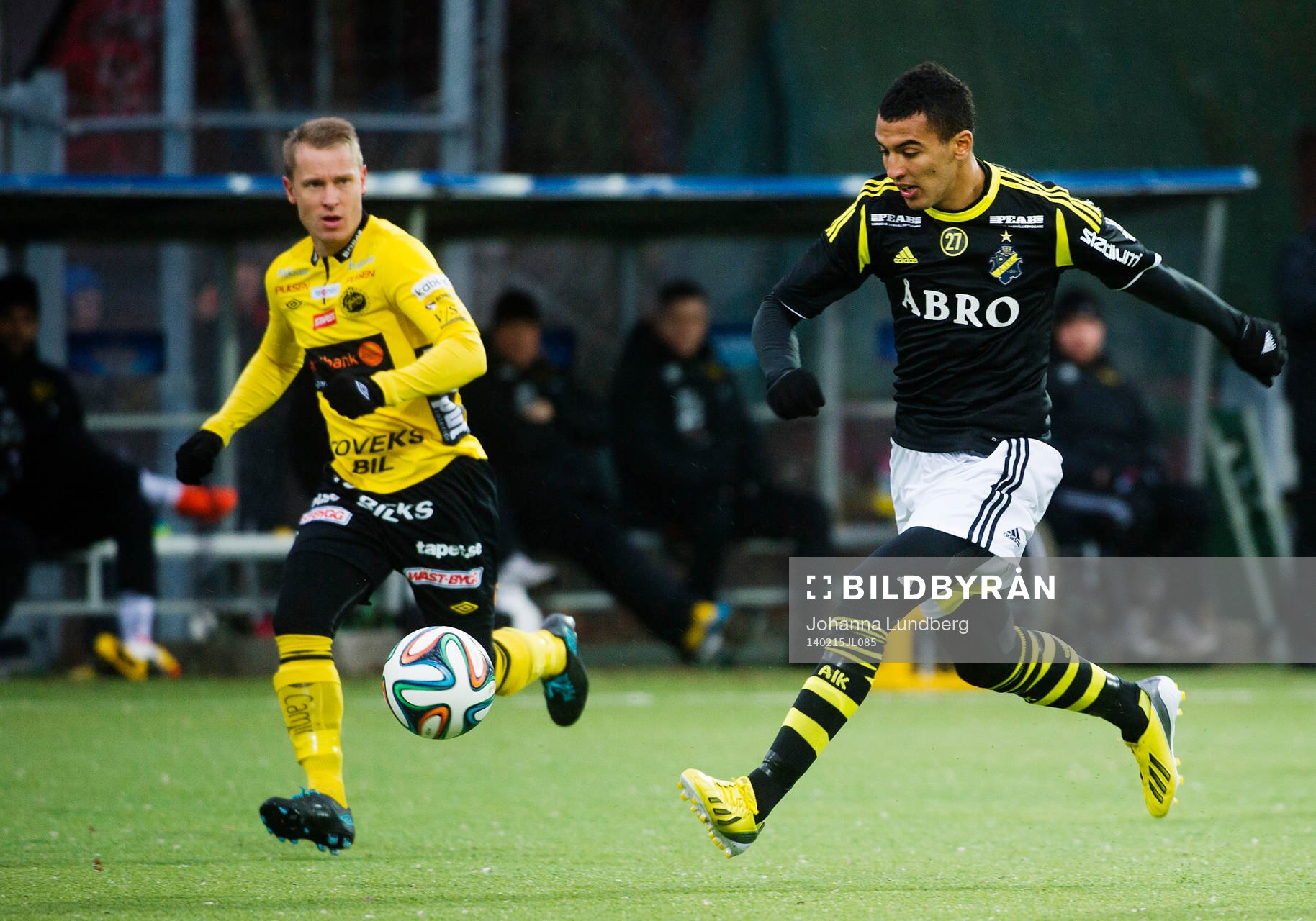 AIKs Nabil Bahoui tar sig fram med bollen