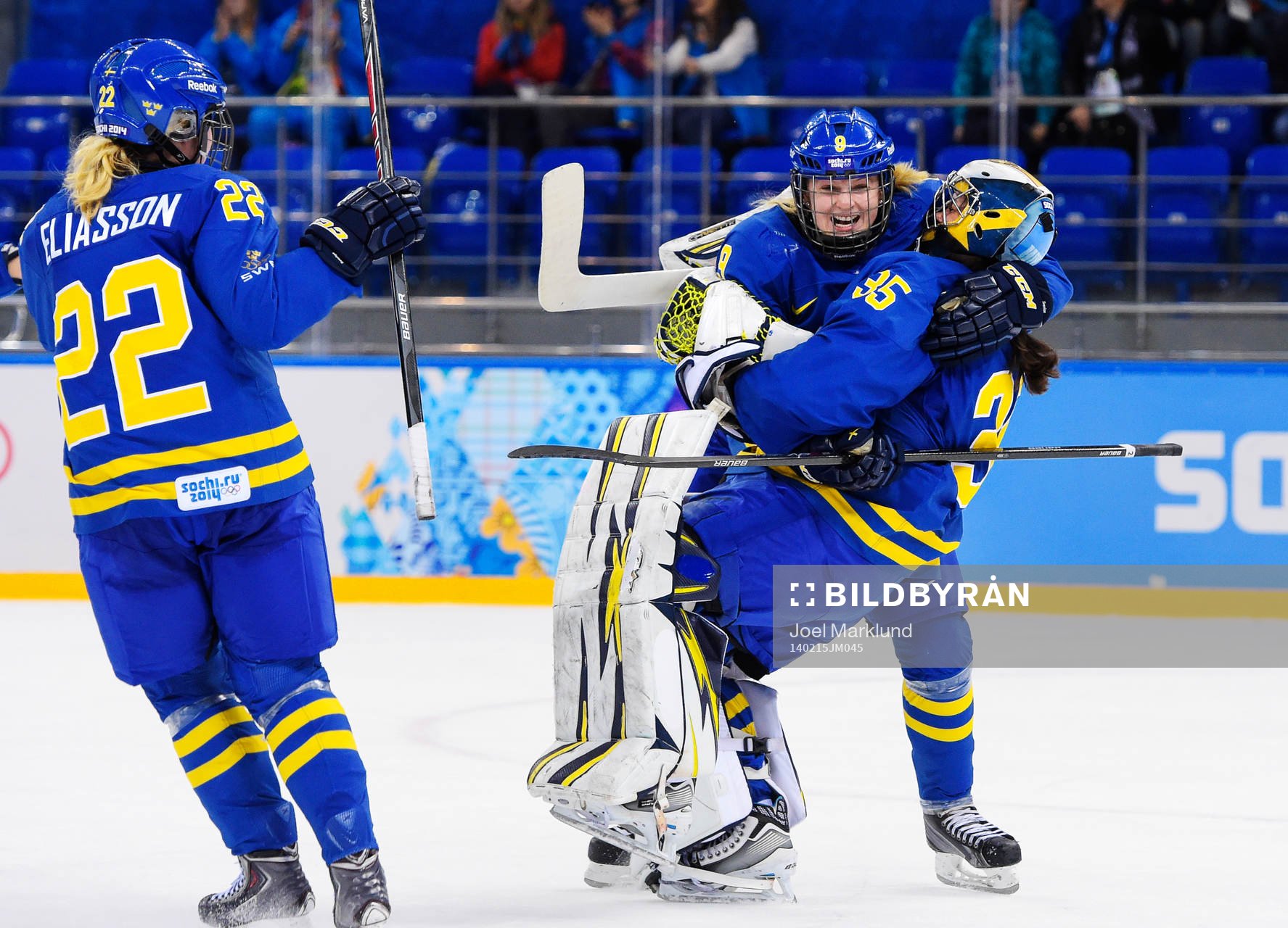 Sveriges Emma Eliasson, Josefine Holmgren och målvakten