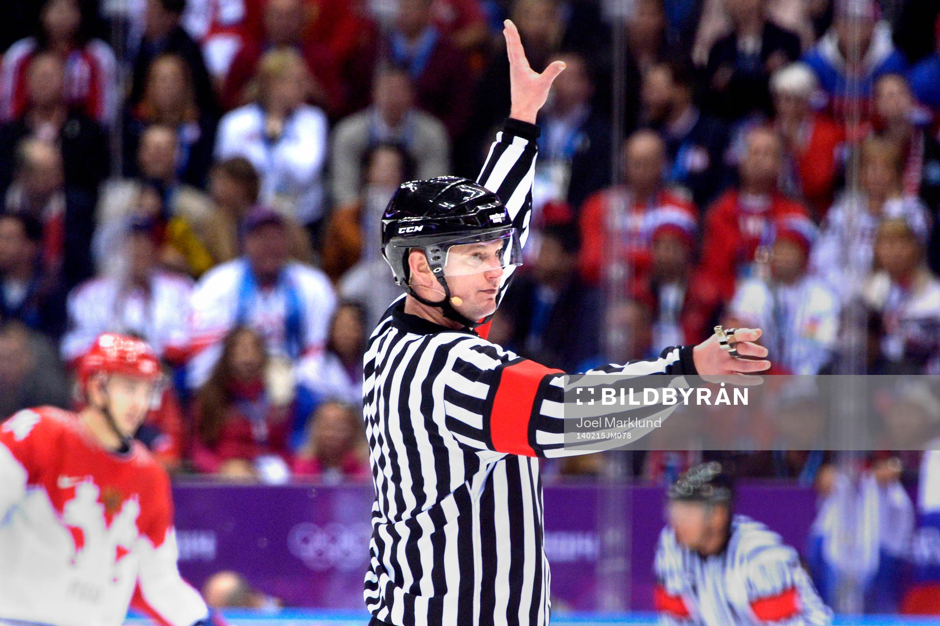 Domare Christer Lärking i ishockeymatchen mellan USA och