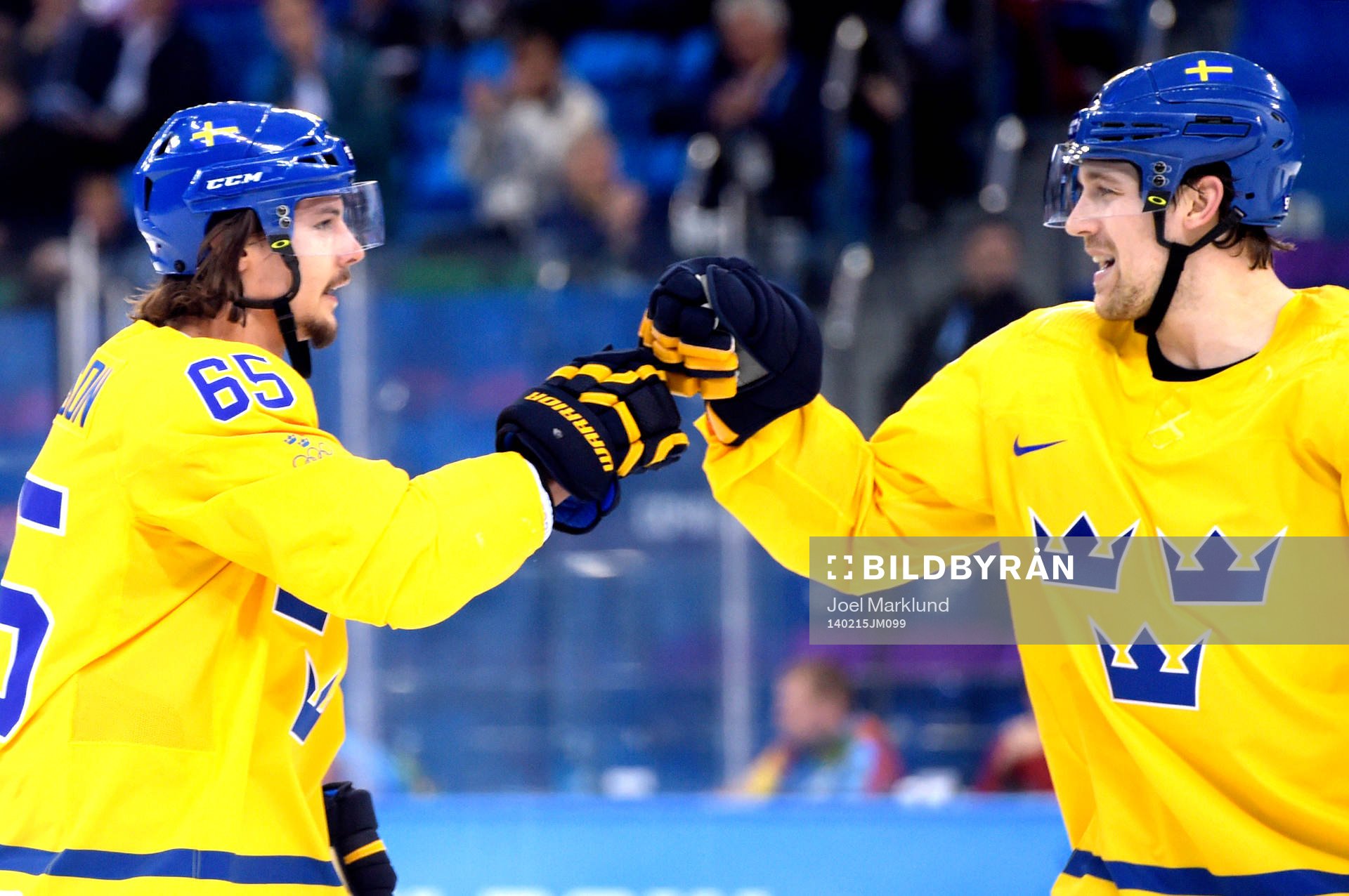 Patrik Berglund (th) jublar med Erik Karlsson (tv)