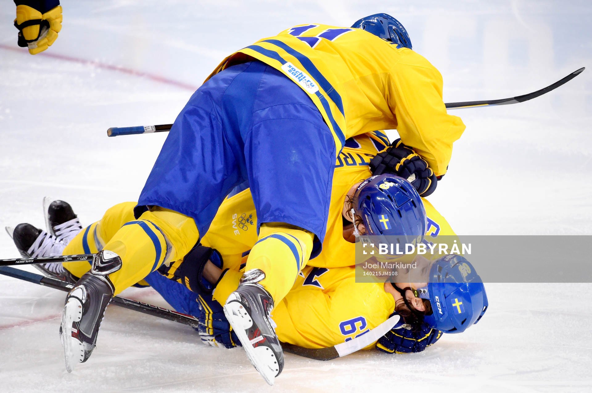 Sveriges Daniel Alfredsson och Nicklas Bäckström ligger