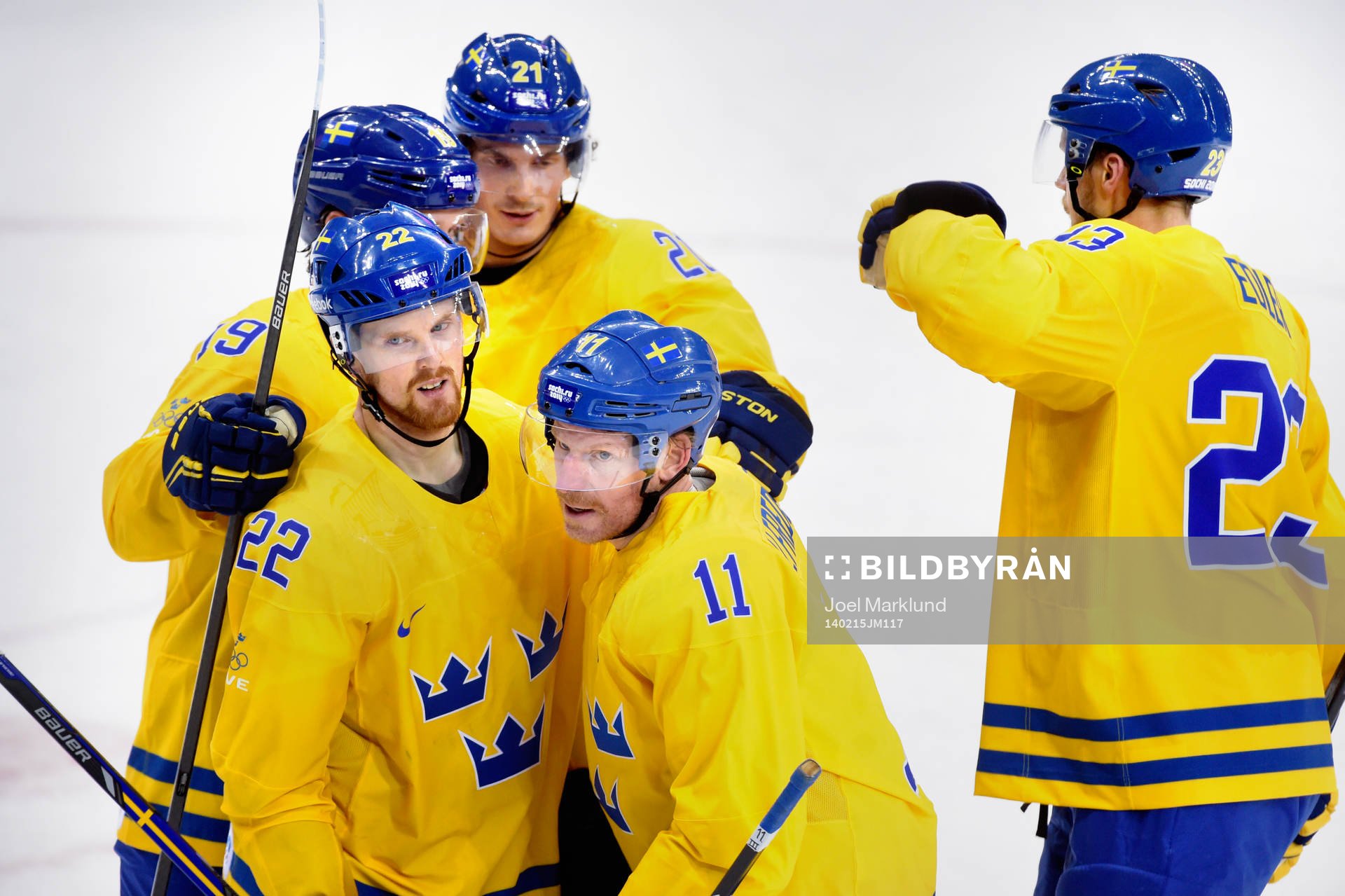 Sveriges Daniel Alfredsson kramas om