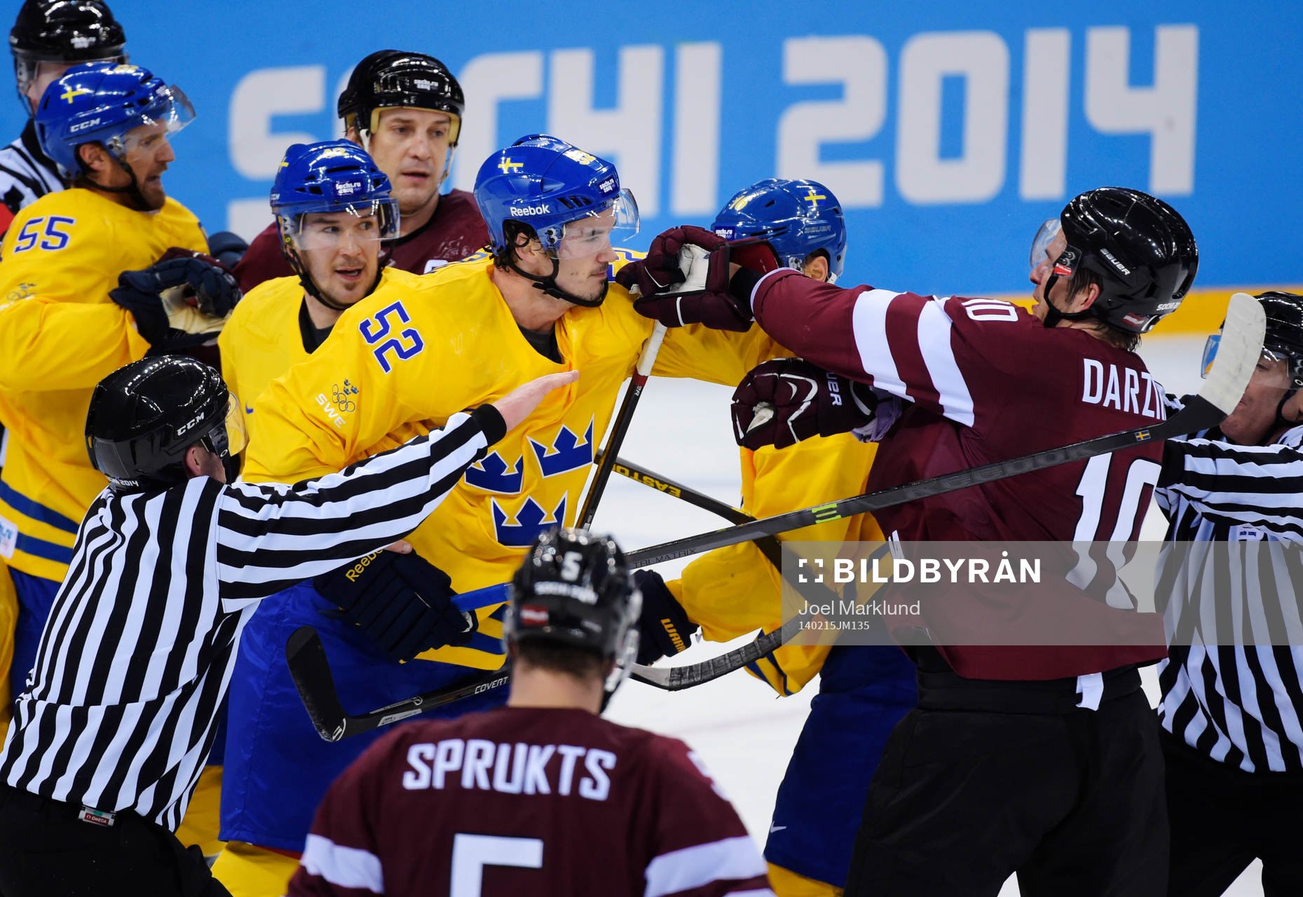 Sveriges Jonathan Ericsson i bråk med Lettlands Lauris