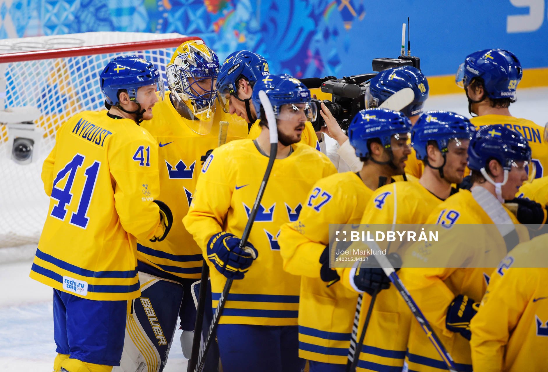 Sveriges målvakt Henrik Lundqvist jublar