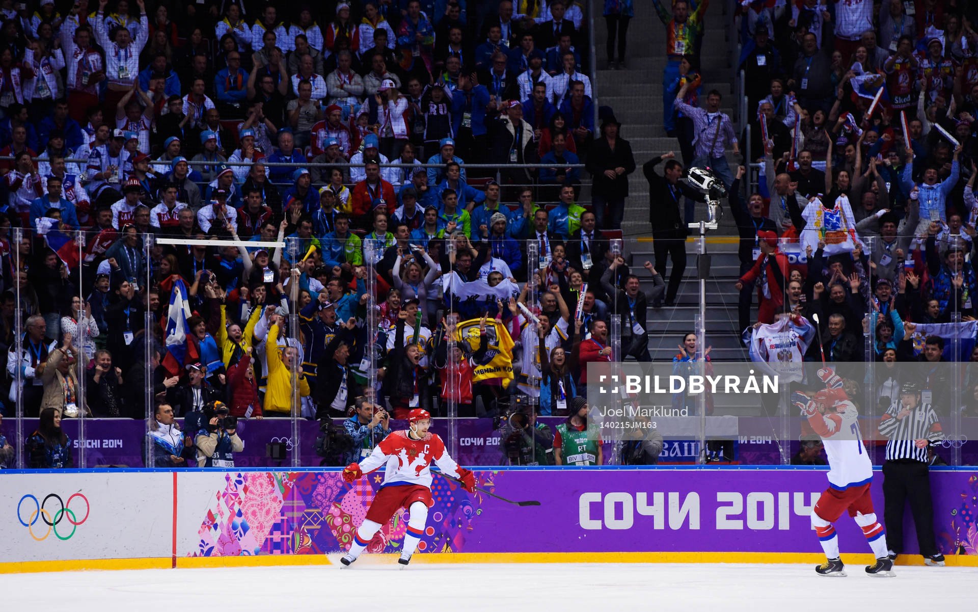 Rysslands Pavel Datsyuk (t v) jublar