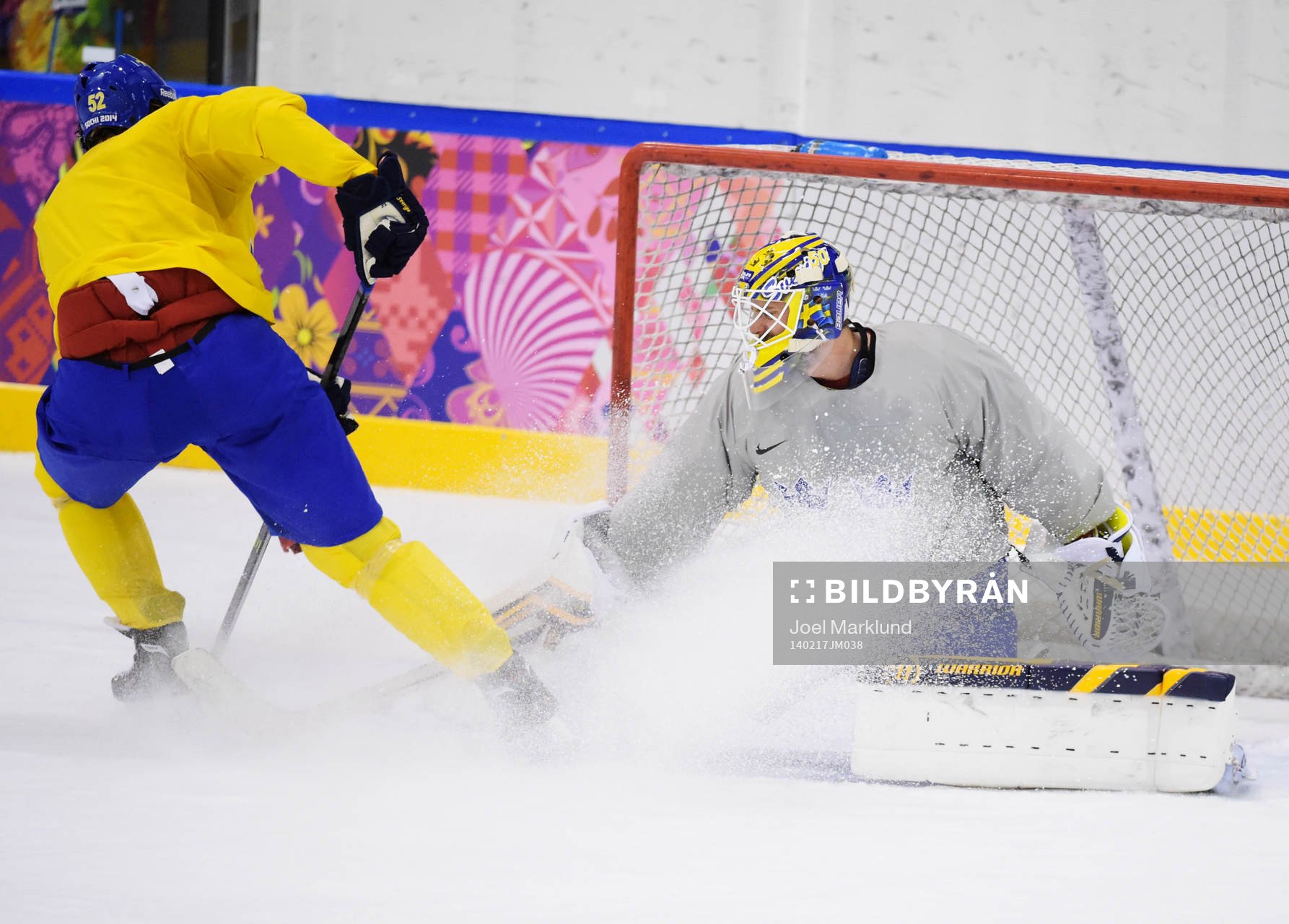 Målvakten Jonas Gustavsson utmanas på Sveriges