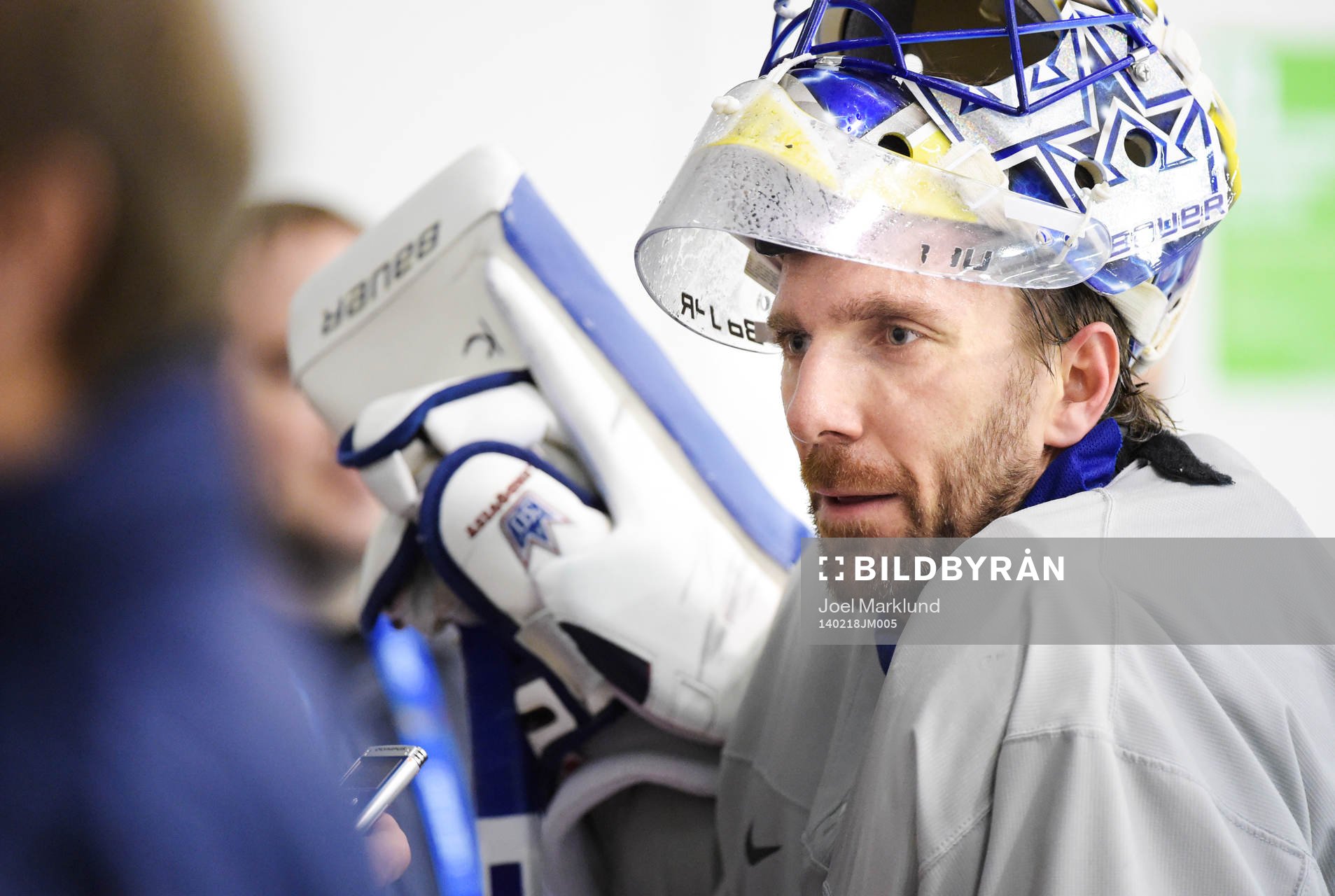 Målvakten Henrik Lundqvist blir intervjuad av media