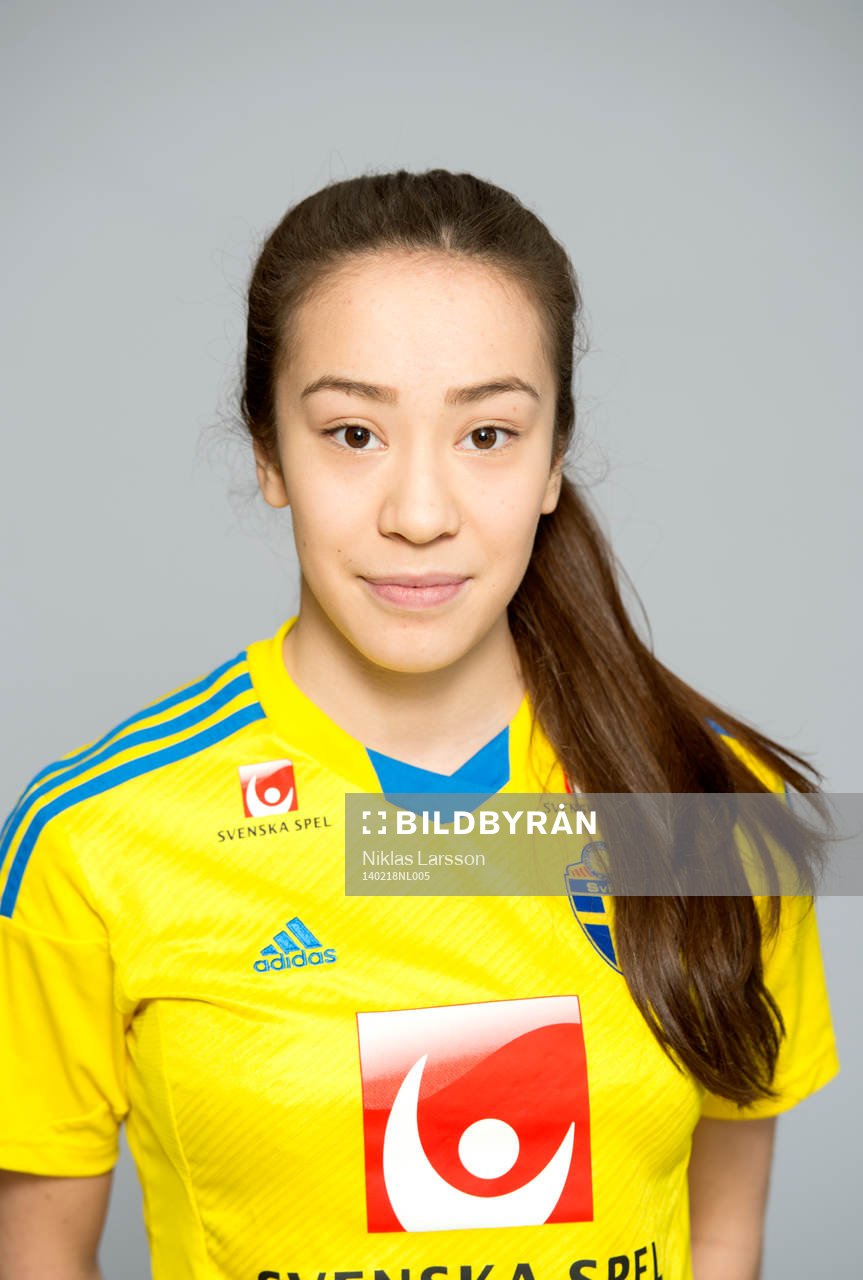 Erica Carlen  under en porträttfotografering av det svenska F17 landslaget i fotboll den 18 februari 2014 i Stockholm.