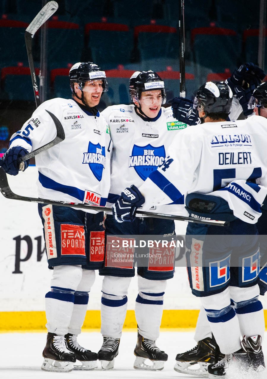 Karlskogas spelare jublar