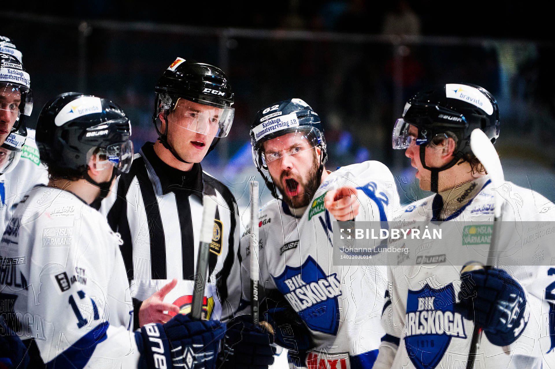 Karlskogas Daniel Wessner skriker på domaren