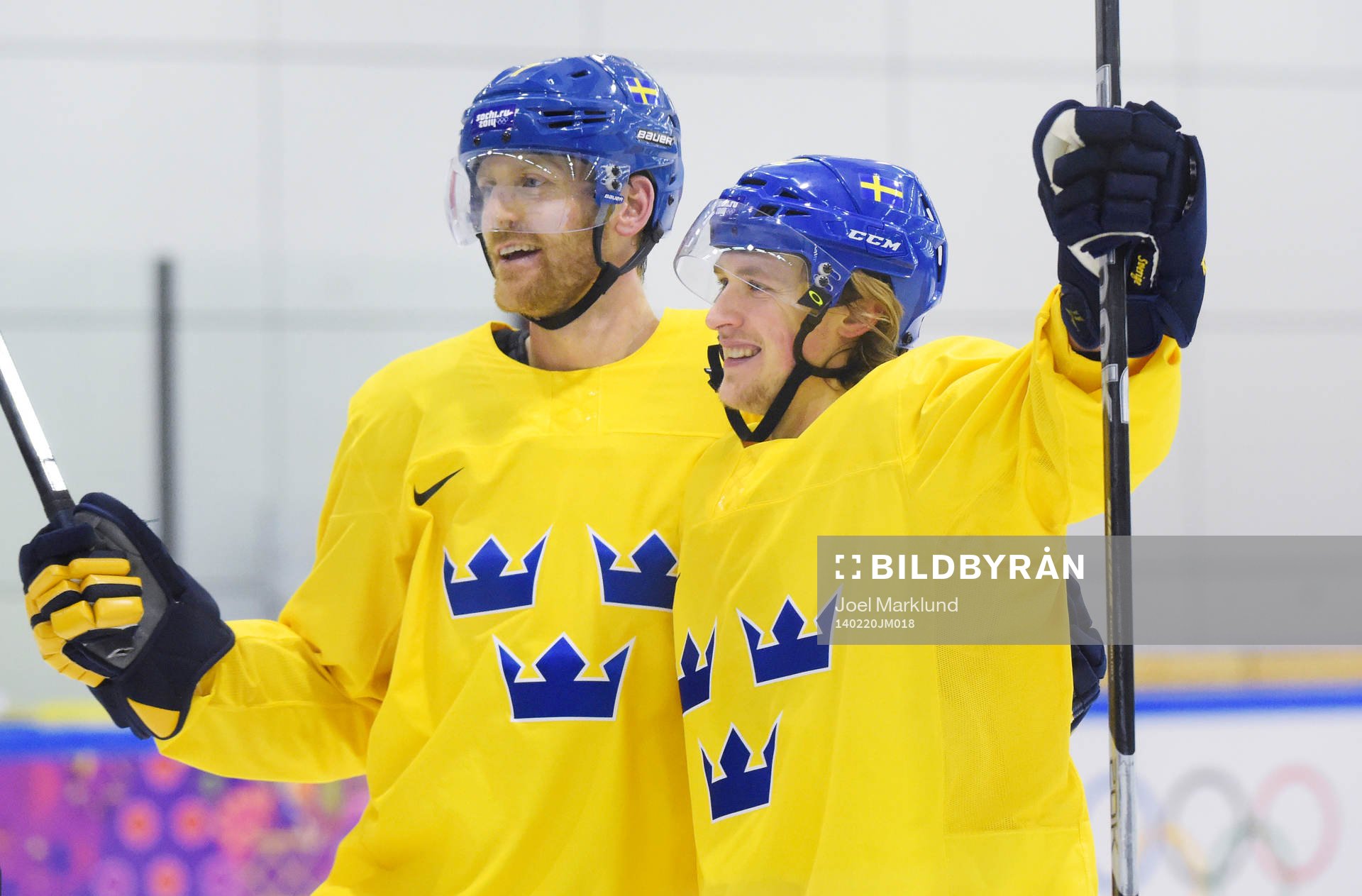 Henrik Tallinder och Carl Hagelin jublar på Sveriges