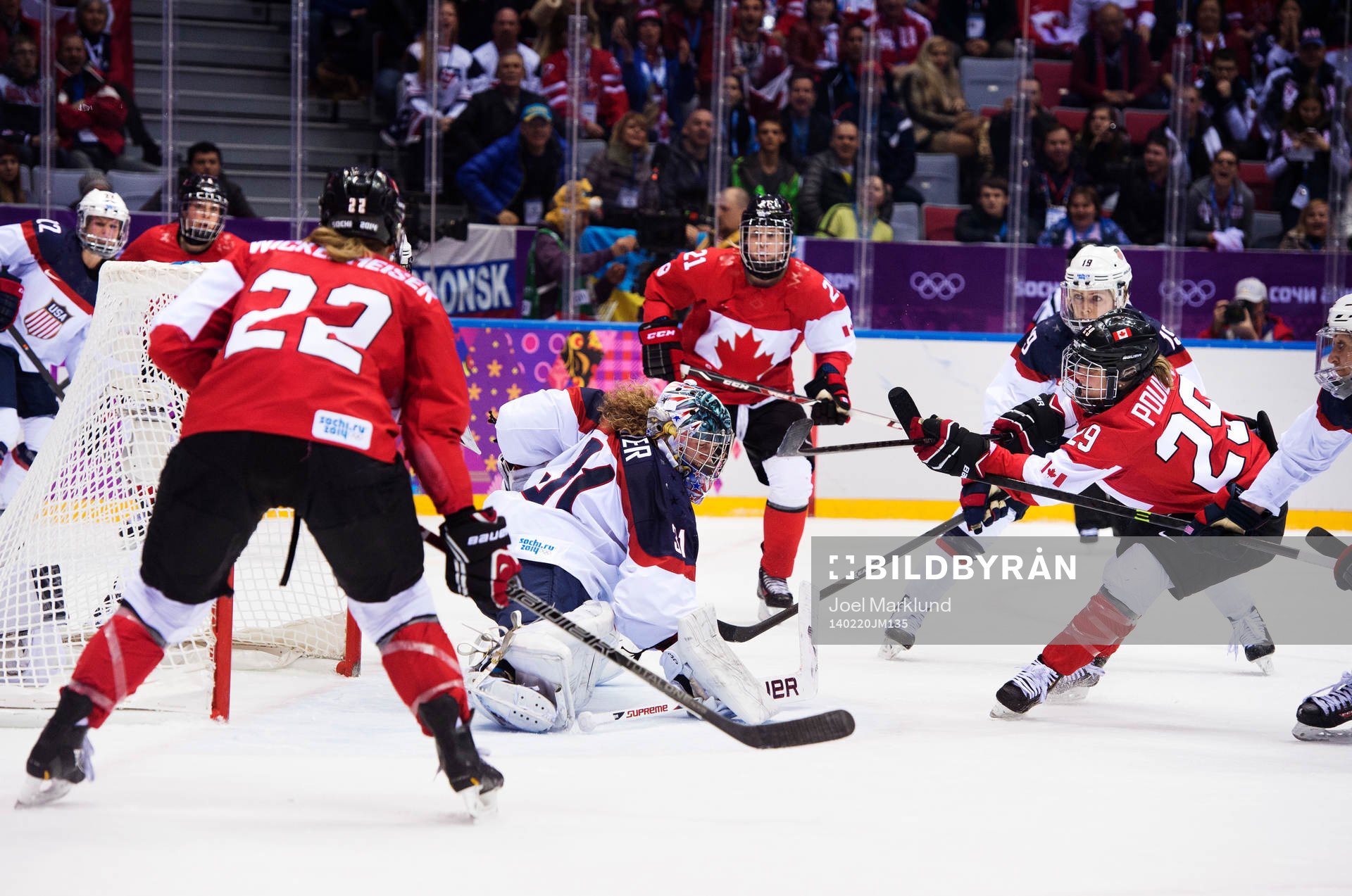 Kanadas Marie-Philip Poulin kvitterar till 2-2