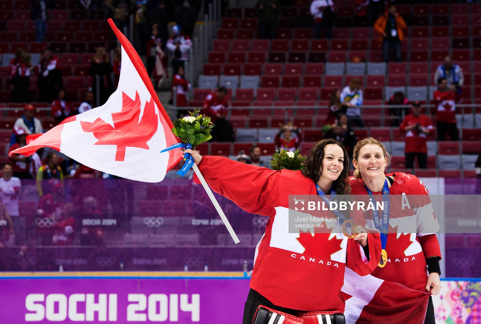 Kanadas målvakt Shannon Szabados och Hayley Wickenheiser