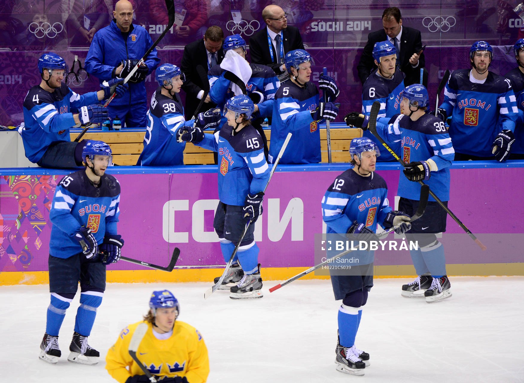 Finland spelare jublar
