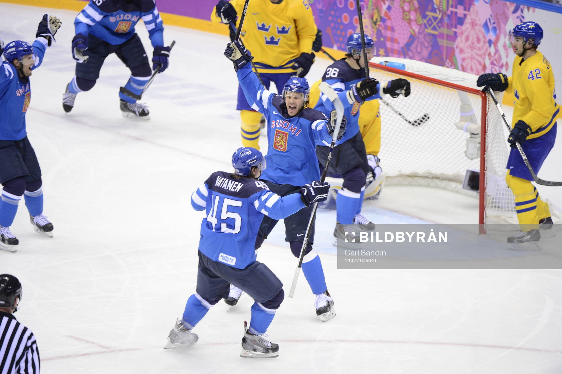 Finland spelare jublar