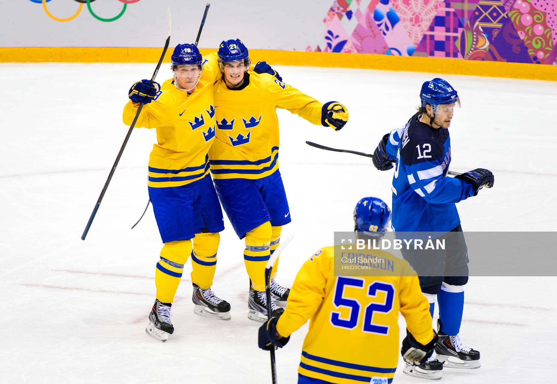Sveriges Nicklas Bäckström och Loui Eriksson jublar